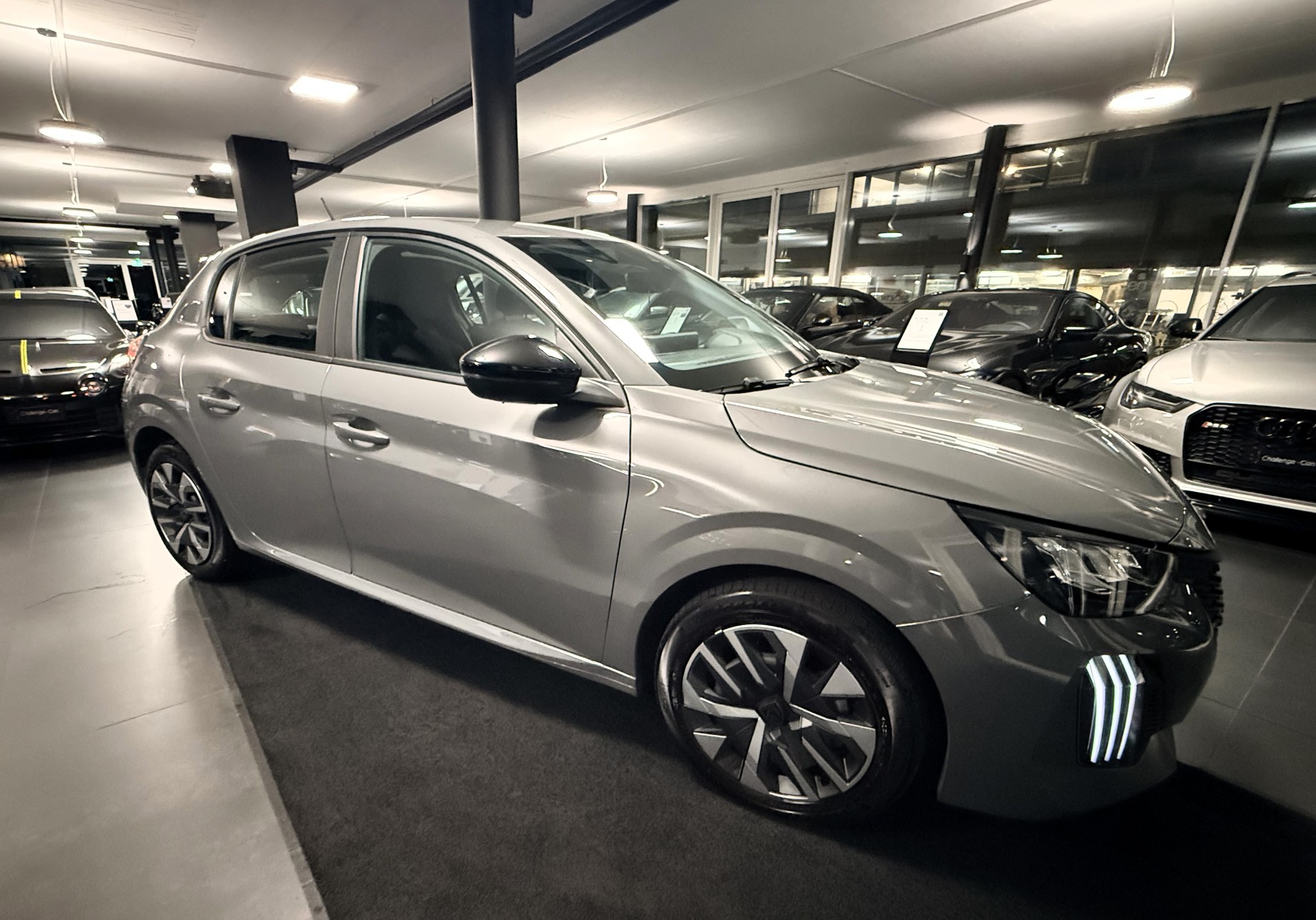 PEUGEOT 208 1.2 Active-image-11