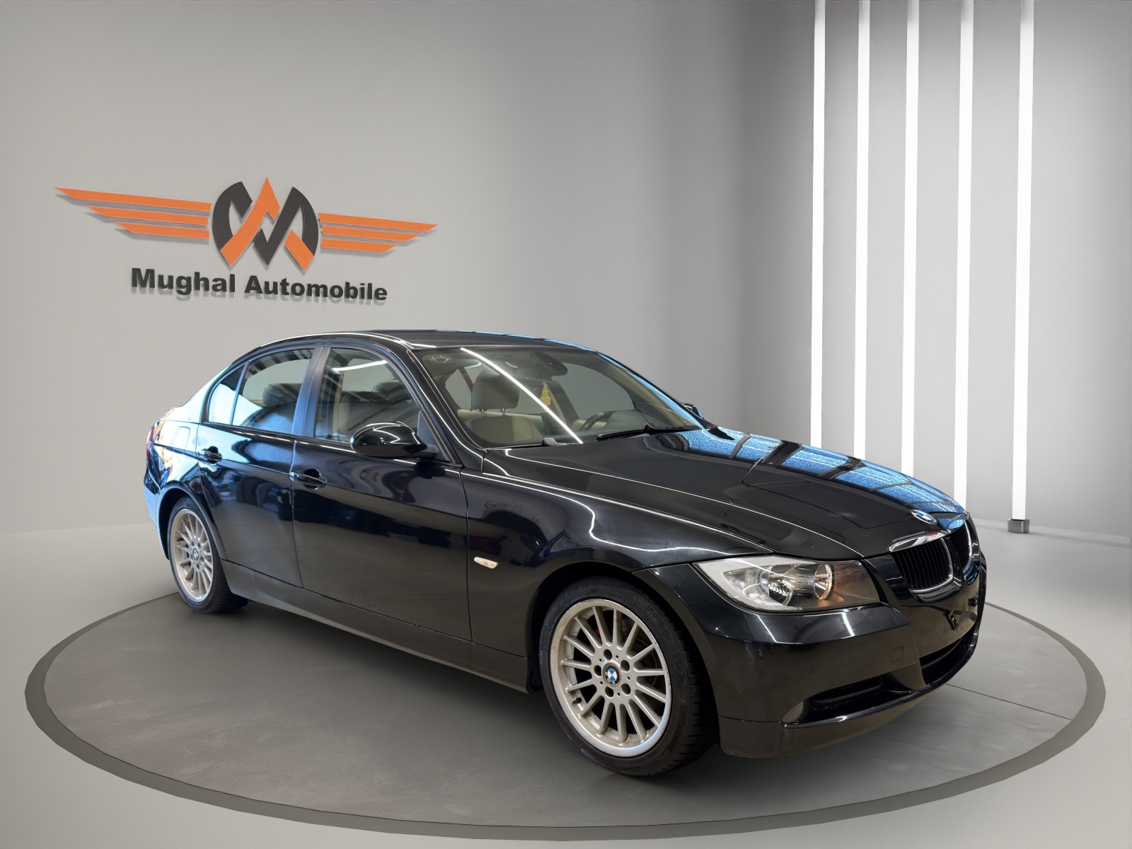 BMW 320i-image-2