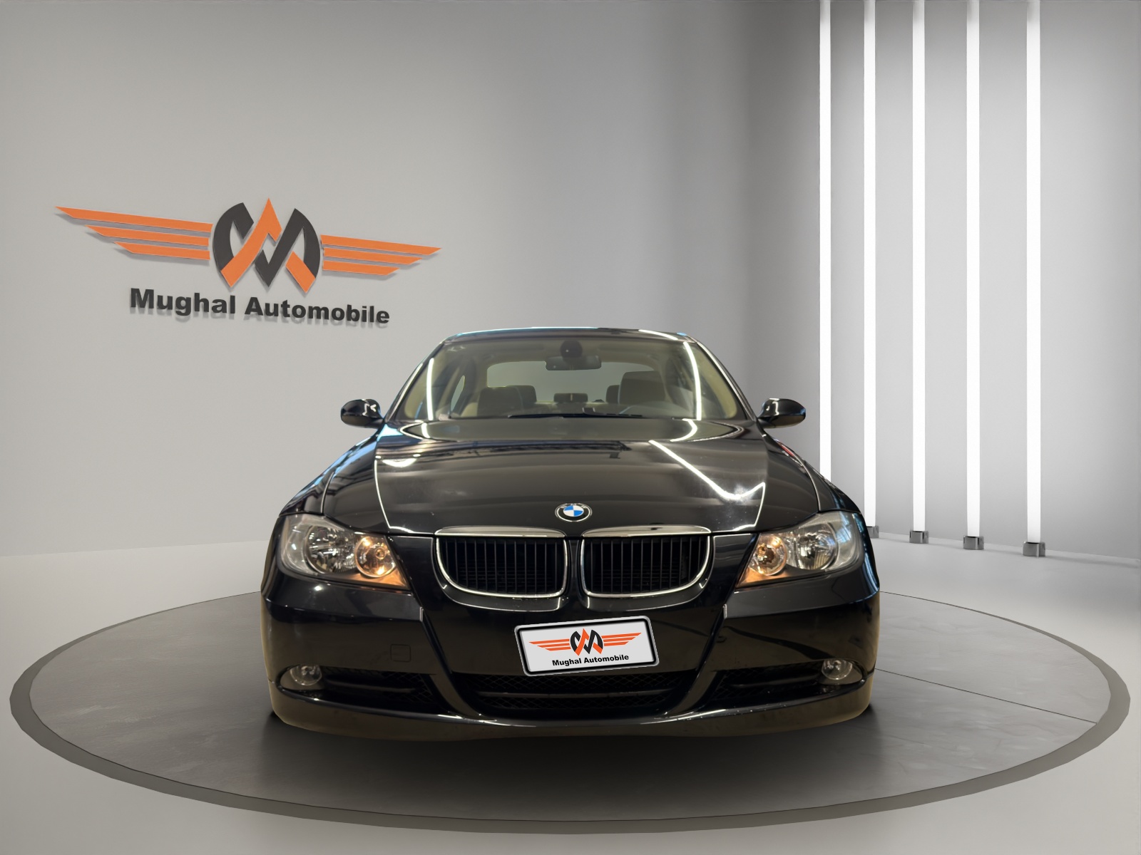 BMW 320i-image-1