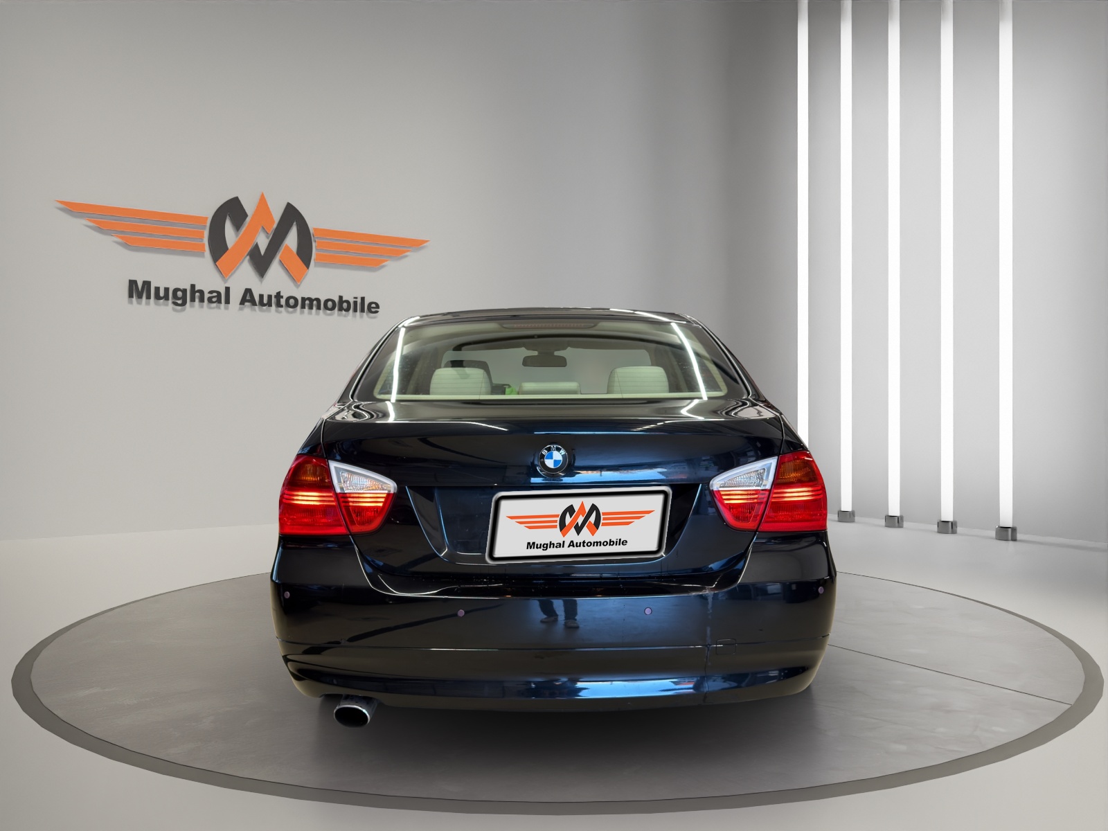 BMW 320i-image-5