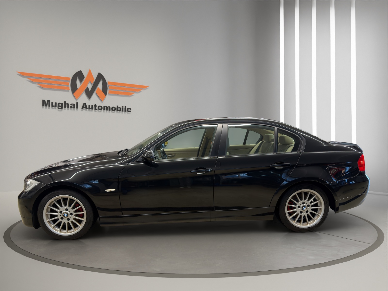 BMW 320i-image-7