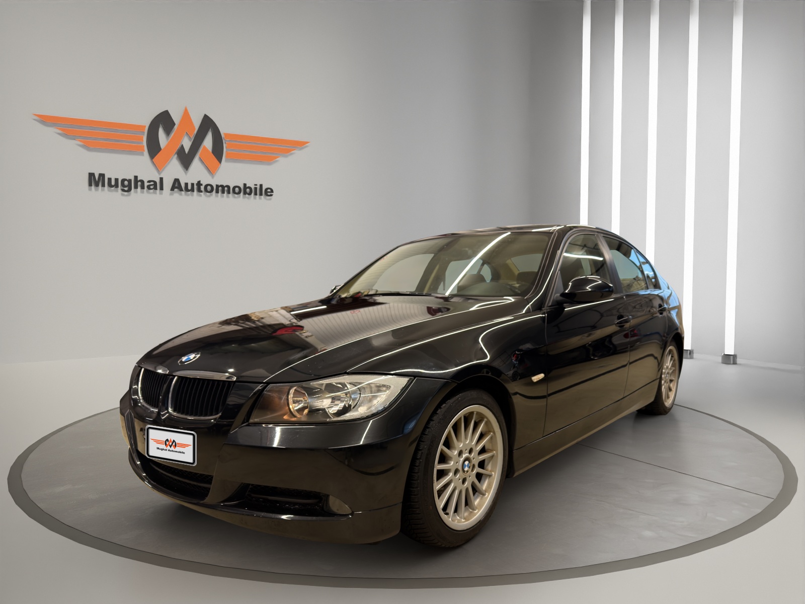 BMW 320i-image-0