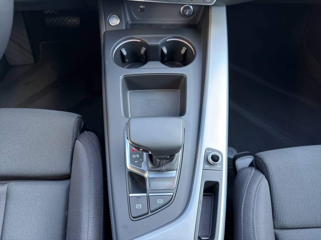 AUDI A4 Avant 40 TFSI S line S-tronic quattro-image-6