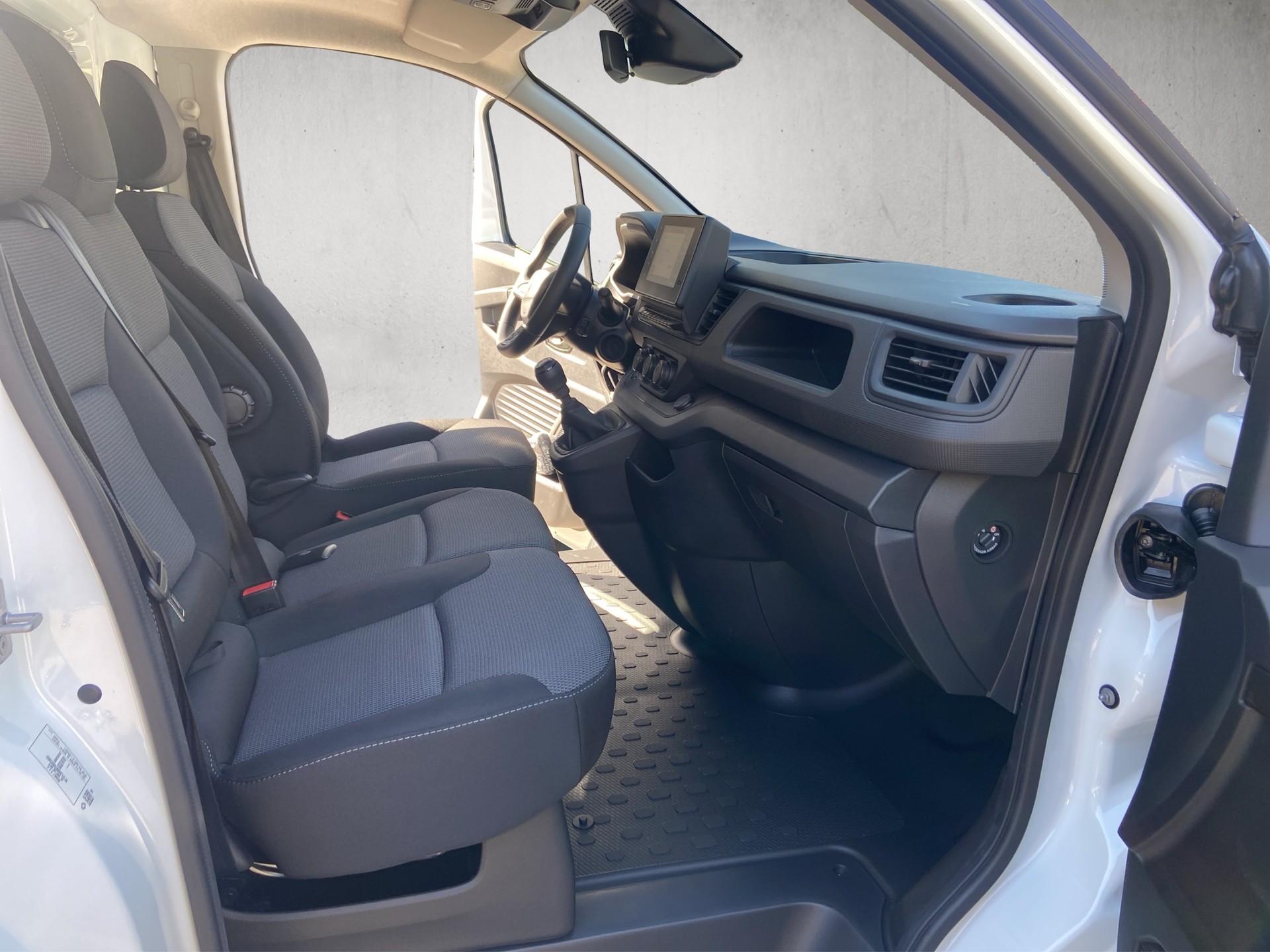 RENAULT Trafic 2.0 Blue dCi 130 Advance L1H1-image-9