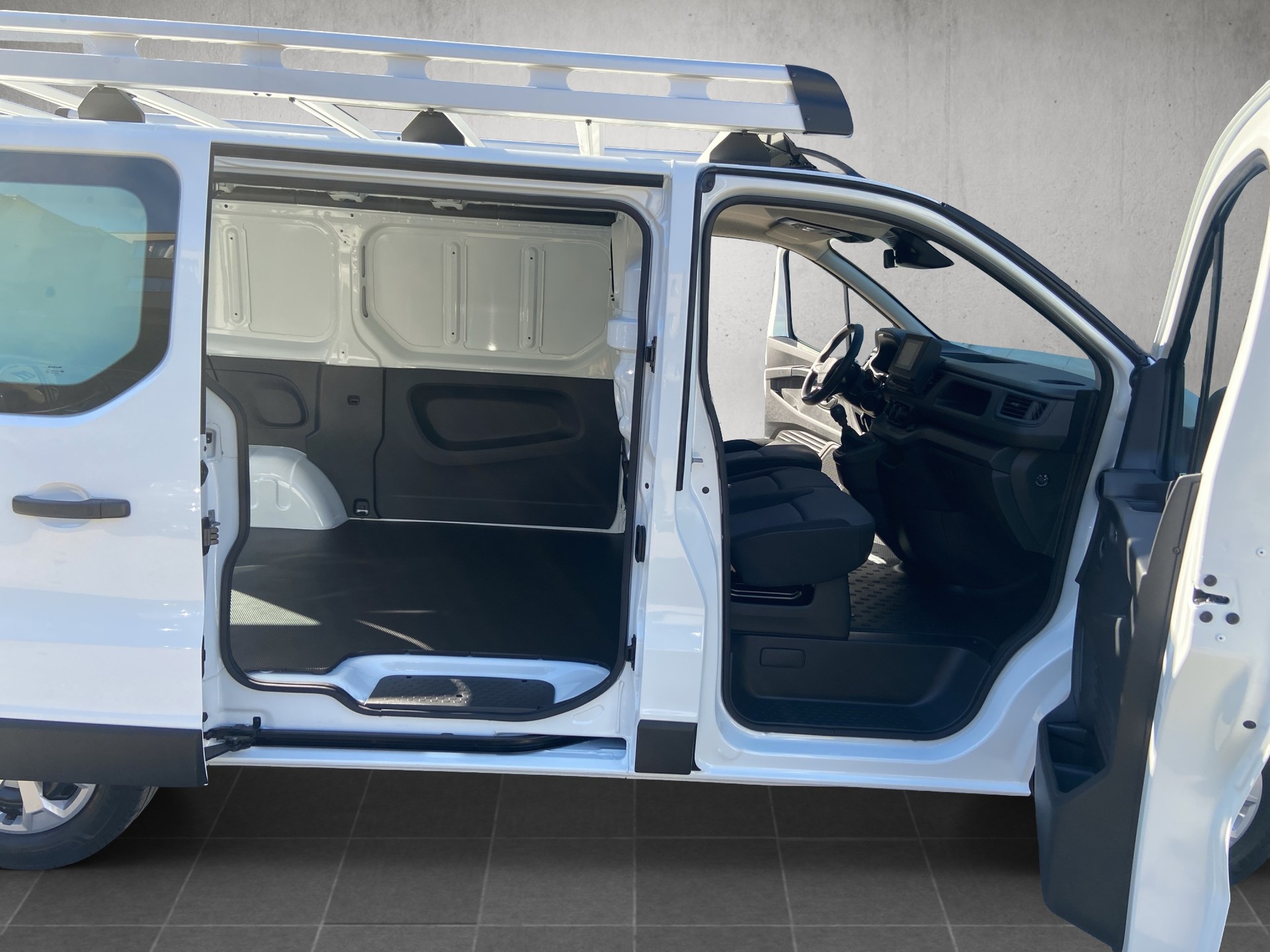 RENAULT Trafic 2.0 Blue dCi 130 Advance L1H1-image-10