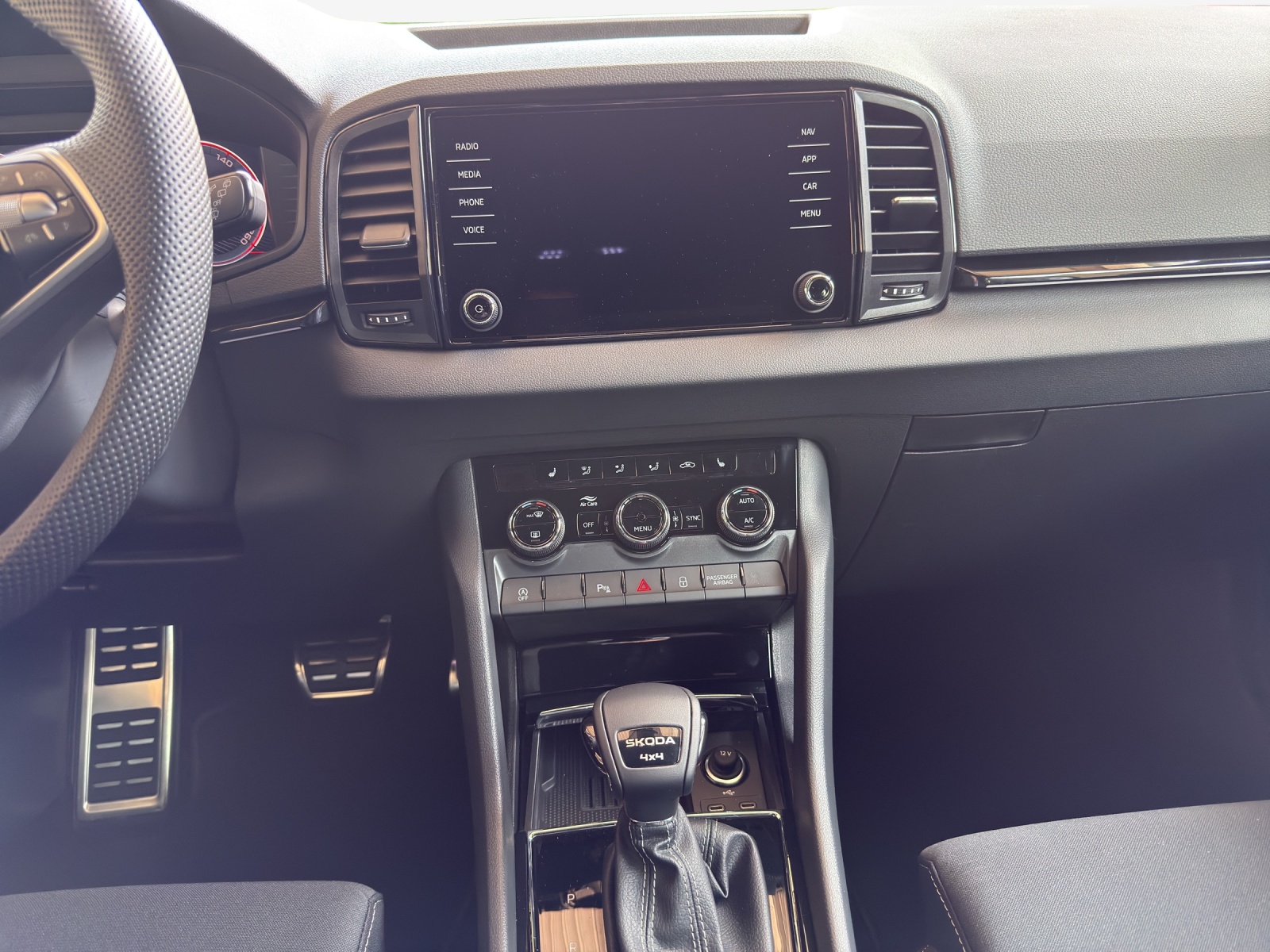 SKODA Karoq 2.0 TSI Dynamic Limited Edition 4x4 DSG-image-10