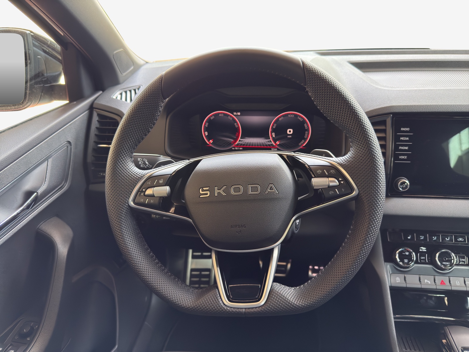 SKODA Karoq 2.0 TSI Dynamic Limited Edition 4x4 DSG-image-9