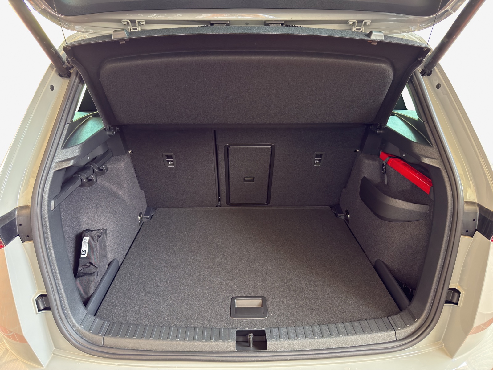 SKODA Karoq 2.0 TSI Dynamic Limited Edition 4x4 DSG-image-12