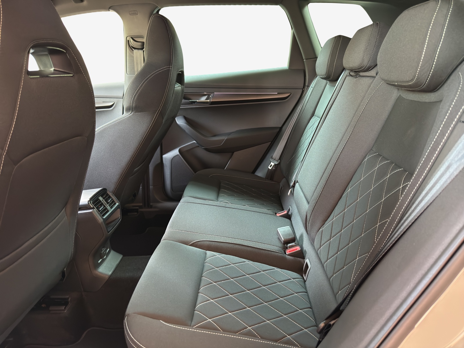 SKODA Karoq 2.0 TSI Dynamic Limited Edition 4x4 DSG-image-11