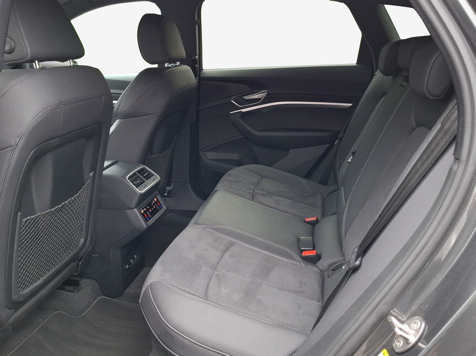 AUDI e-tron 55 S Line Black Edition quattro-image-12