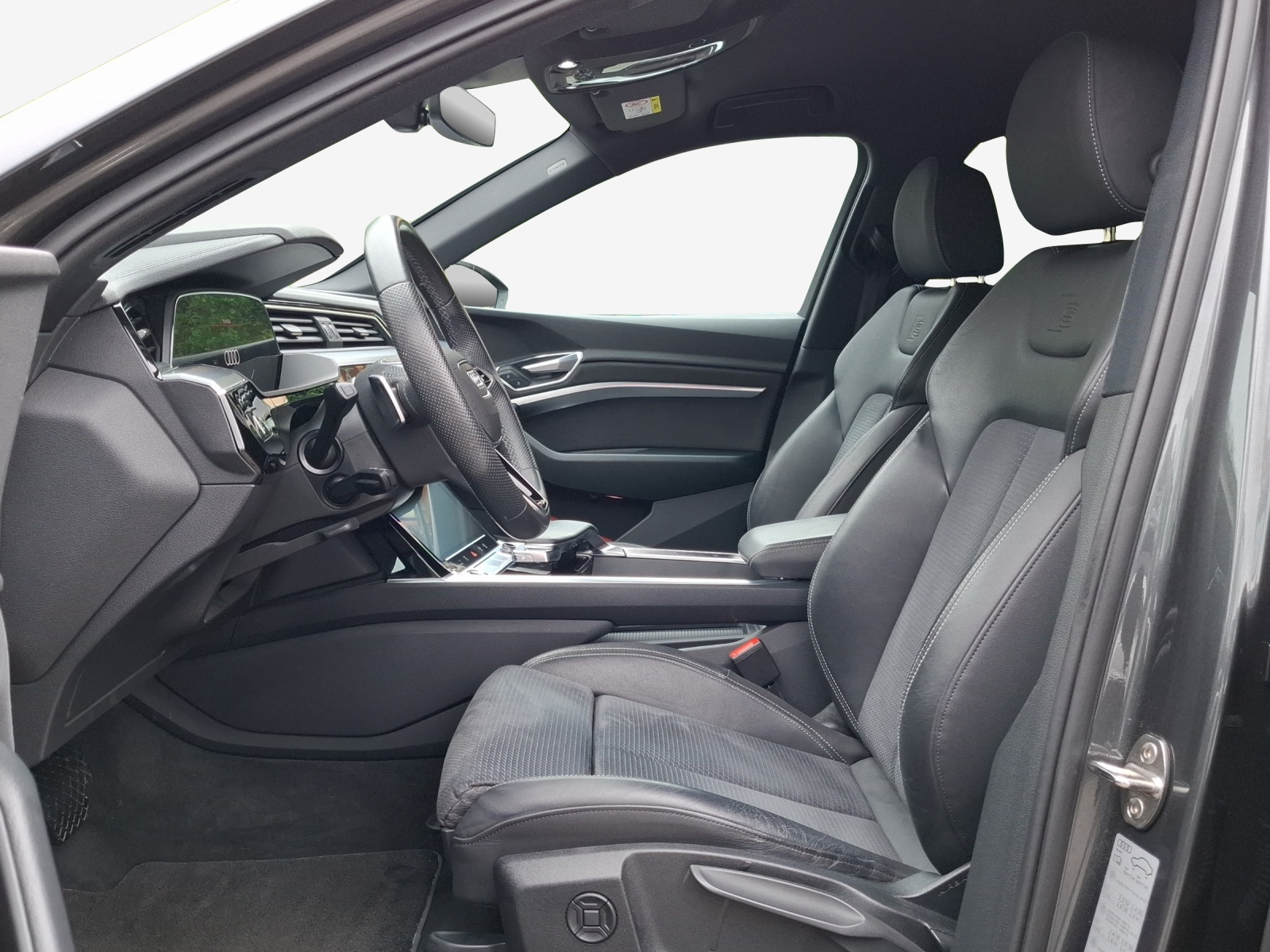 AUDI e-tron 55 S Line Black Edition quattro-image-8