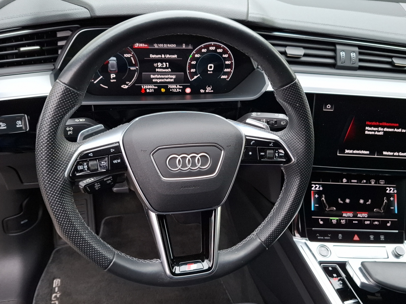 AUDI e-tron 55 S Line Black Edition quattro-image-10