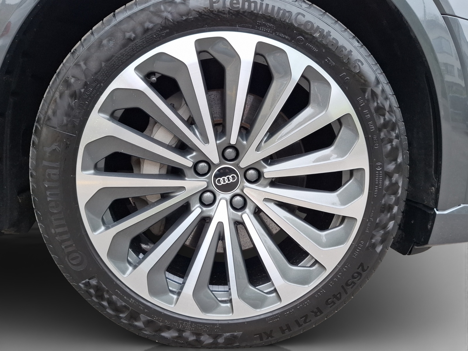 AUDI e-tron 55 S Line Black Edition quattro-image-14