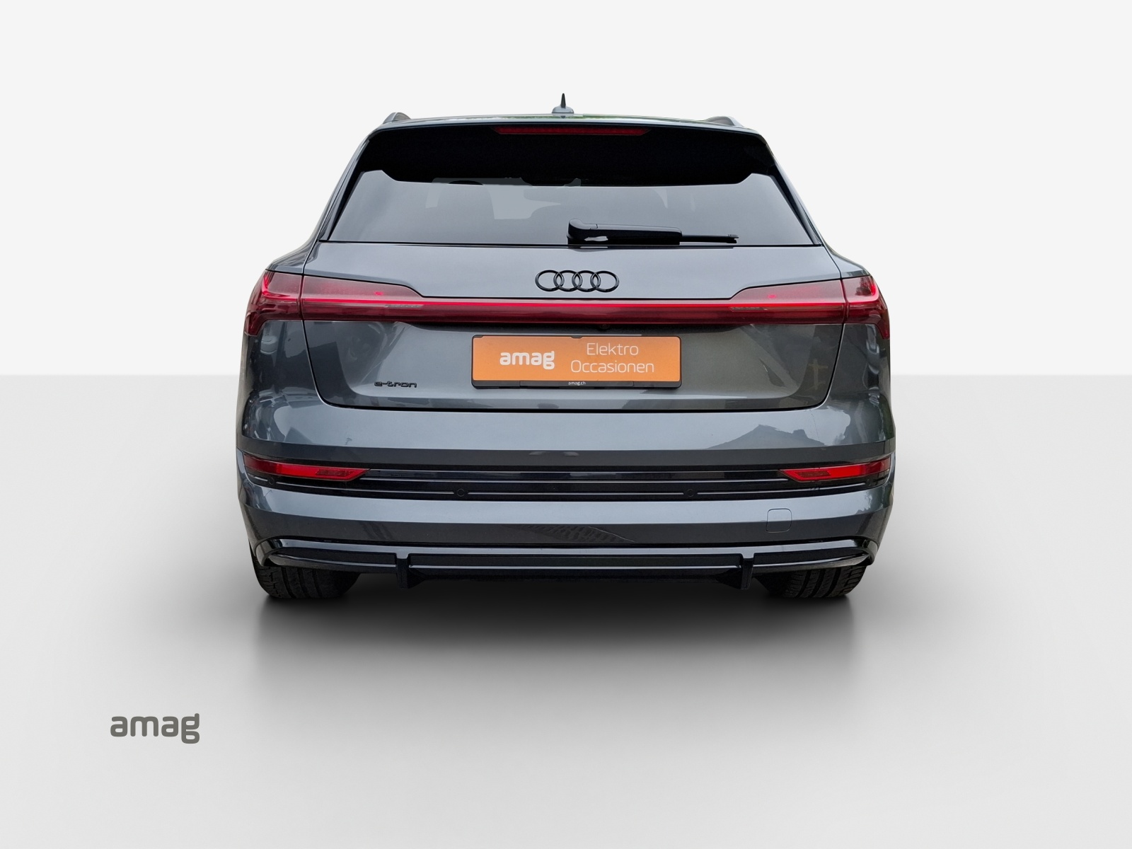 AUDI e-tron 55 S Line Black Edition quattro-image-4