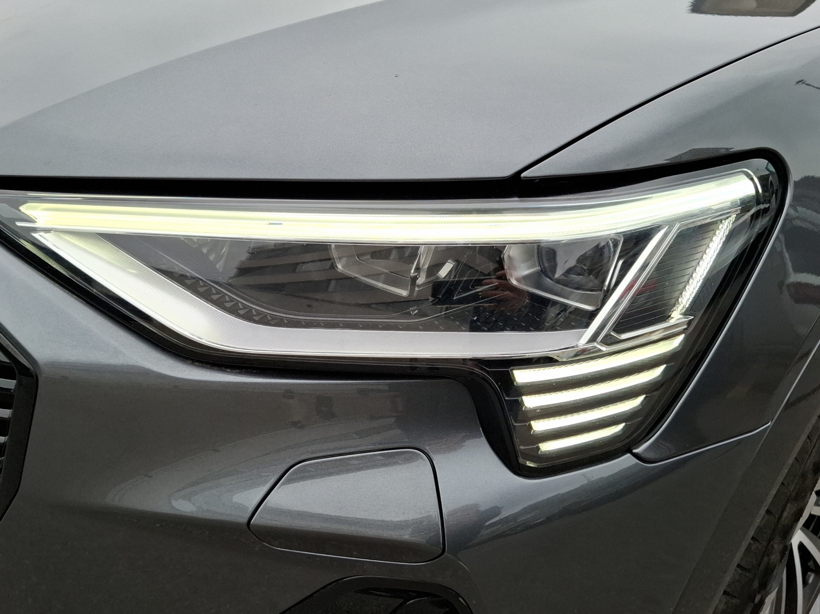 AUDI e-tron 55 S Line Black Edition quattro-image-16
