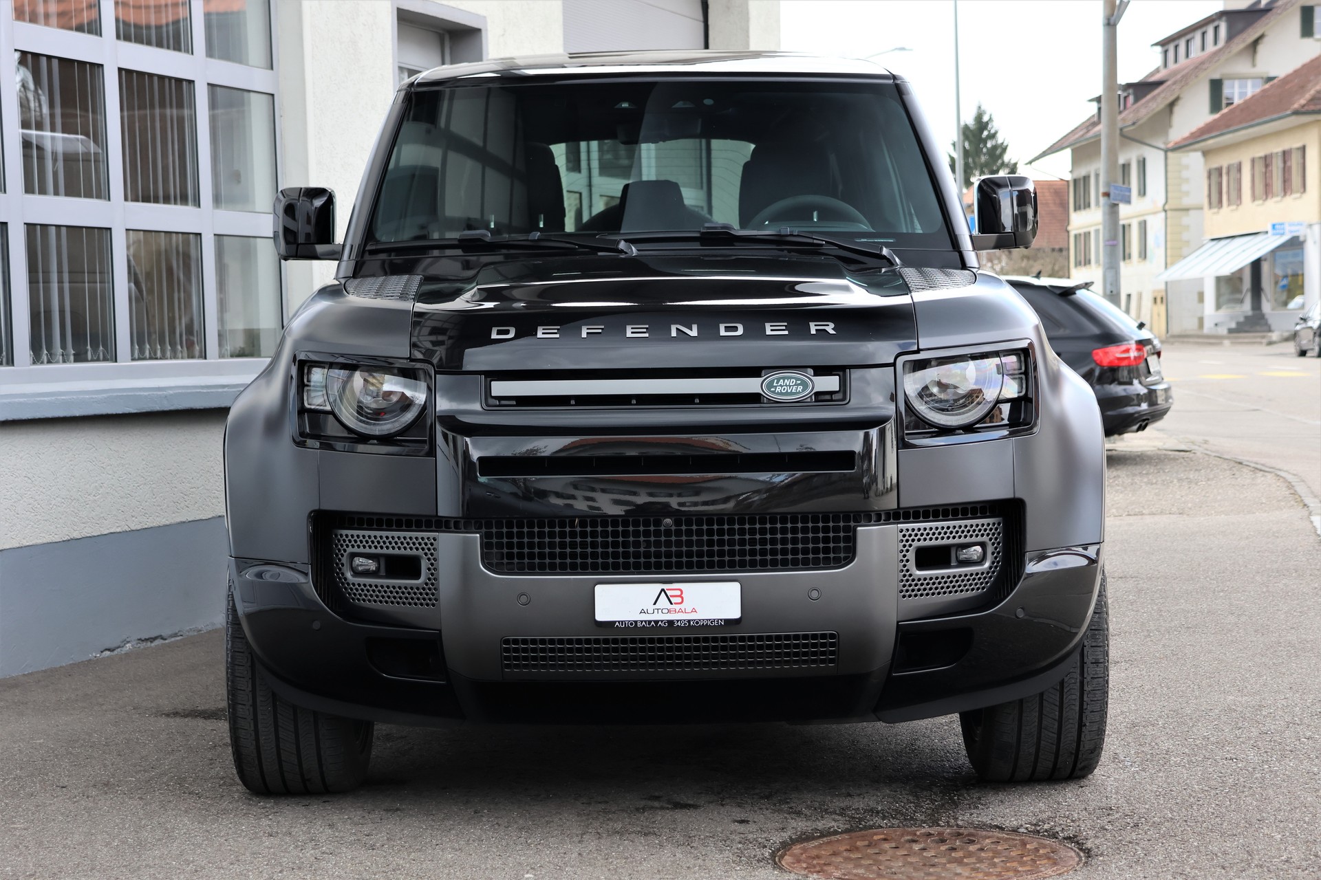 LAND ROVER Defender 110 525 V8 5.0 Carpathian Edition AT8 "StormGrey" 3'500KG AHK-image-1