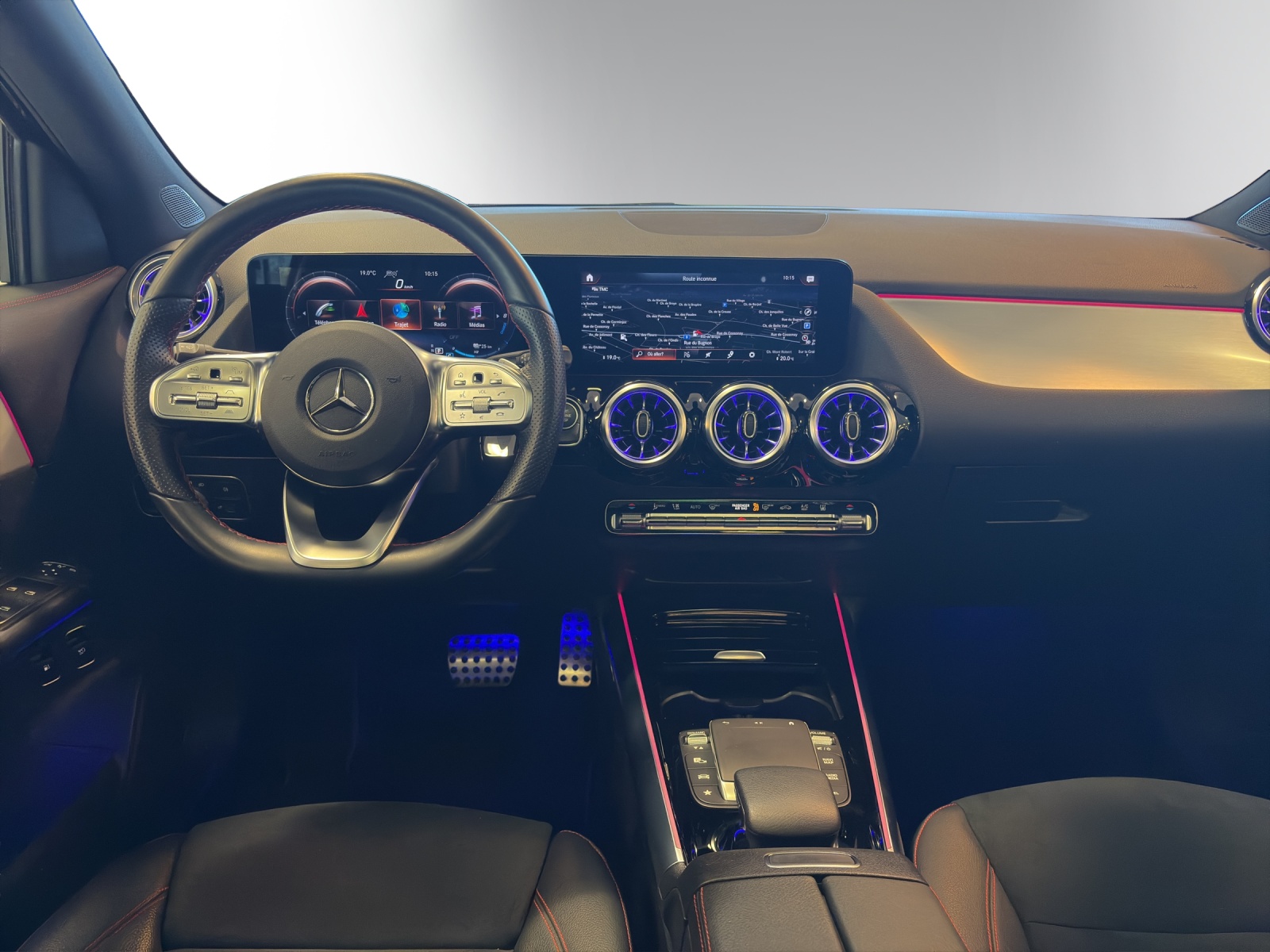 MERCEDES-BENZ GLA 250e AMG Line 8G-DCT-image-11
