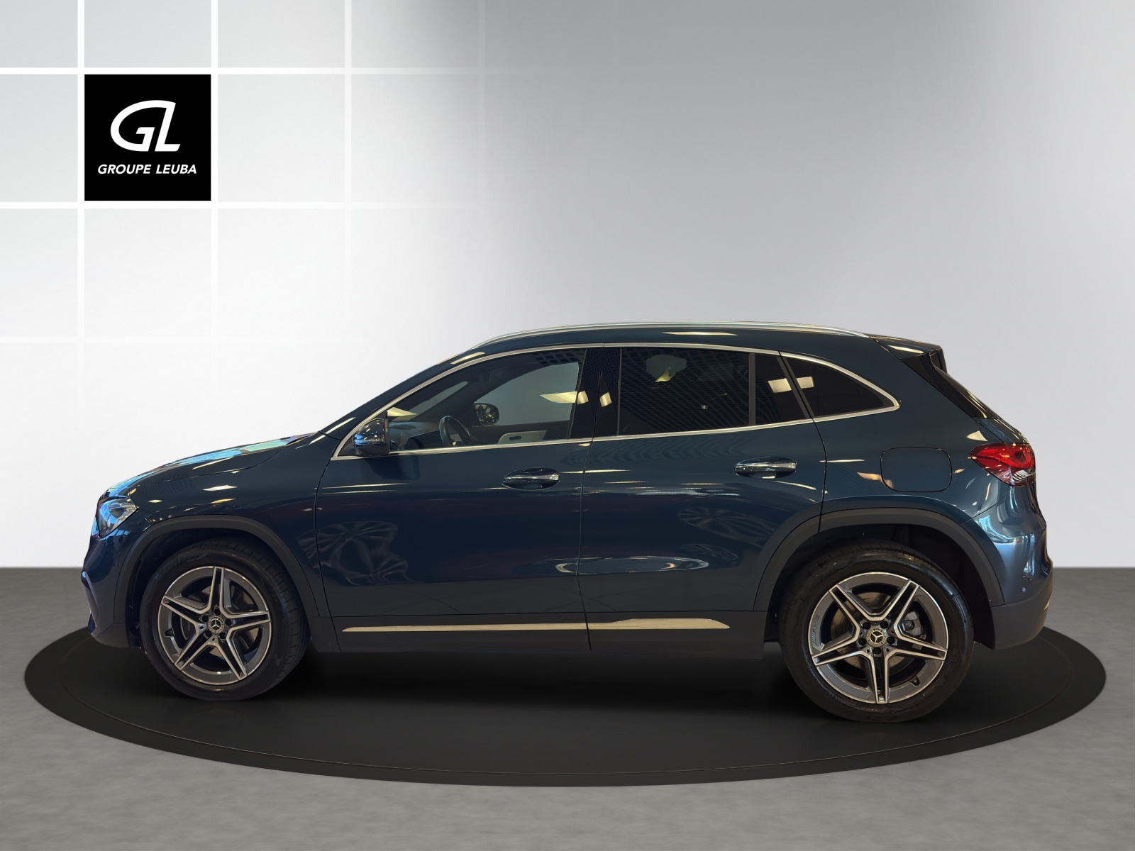 MERCEDES-BENZ GLA 250e AMG Line 8G-DCT-image-2