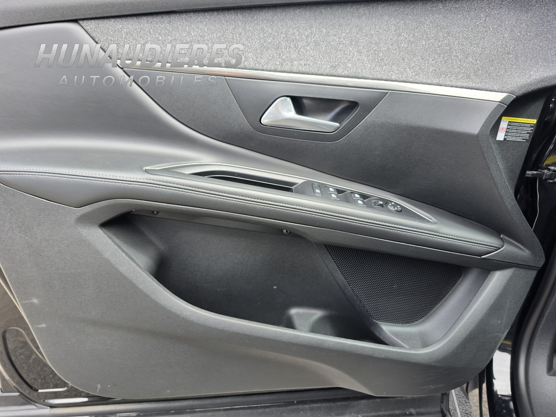 PEUGEOT 5008 1.6 BlueHDi Allure ETA-image-5