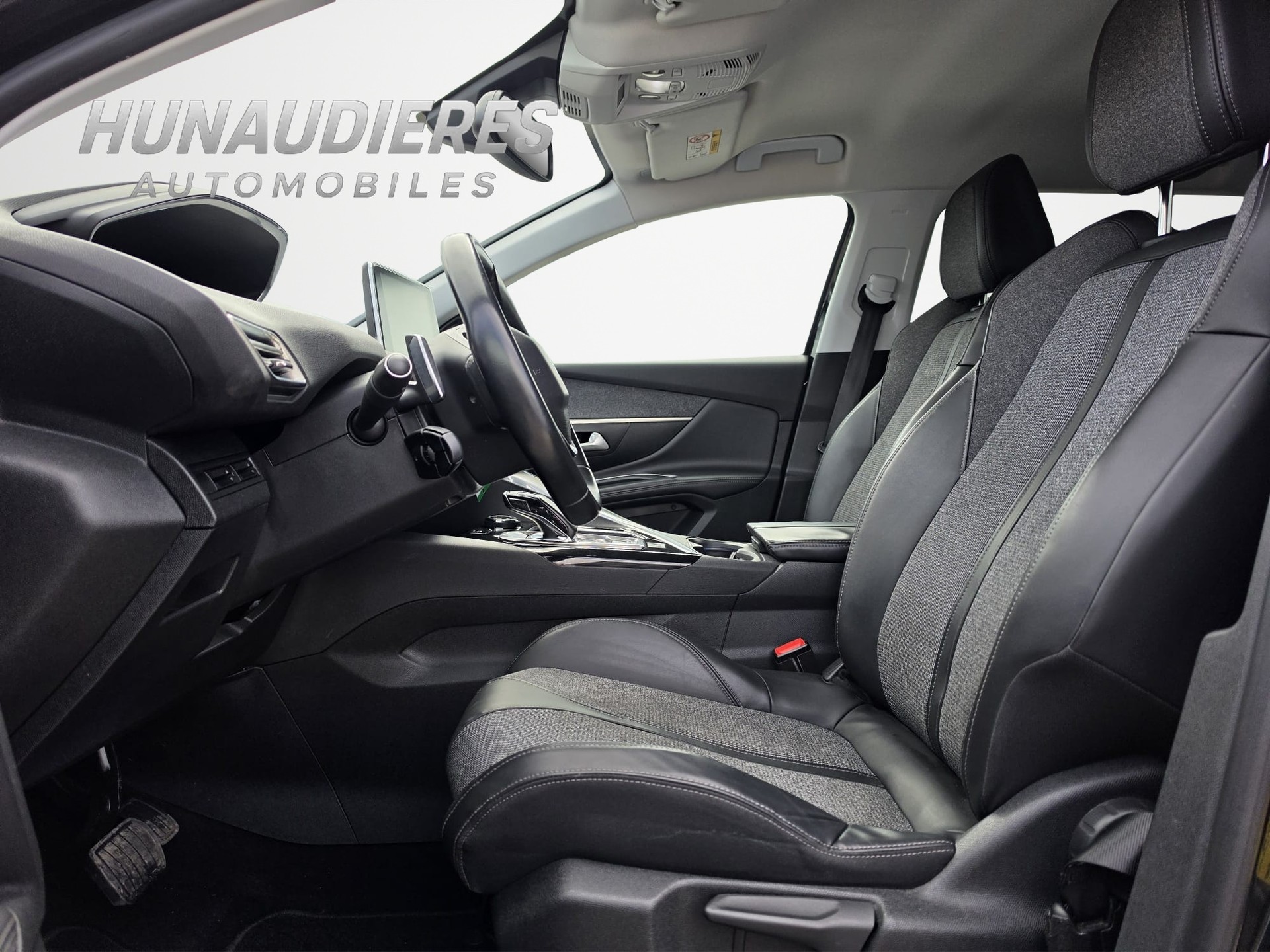 PEUGEOT 5008 1.6 BlueHDi Allure ETA-image-6