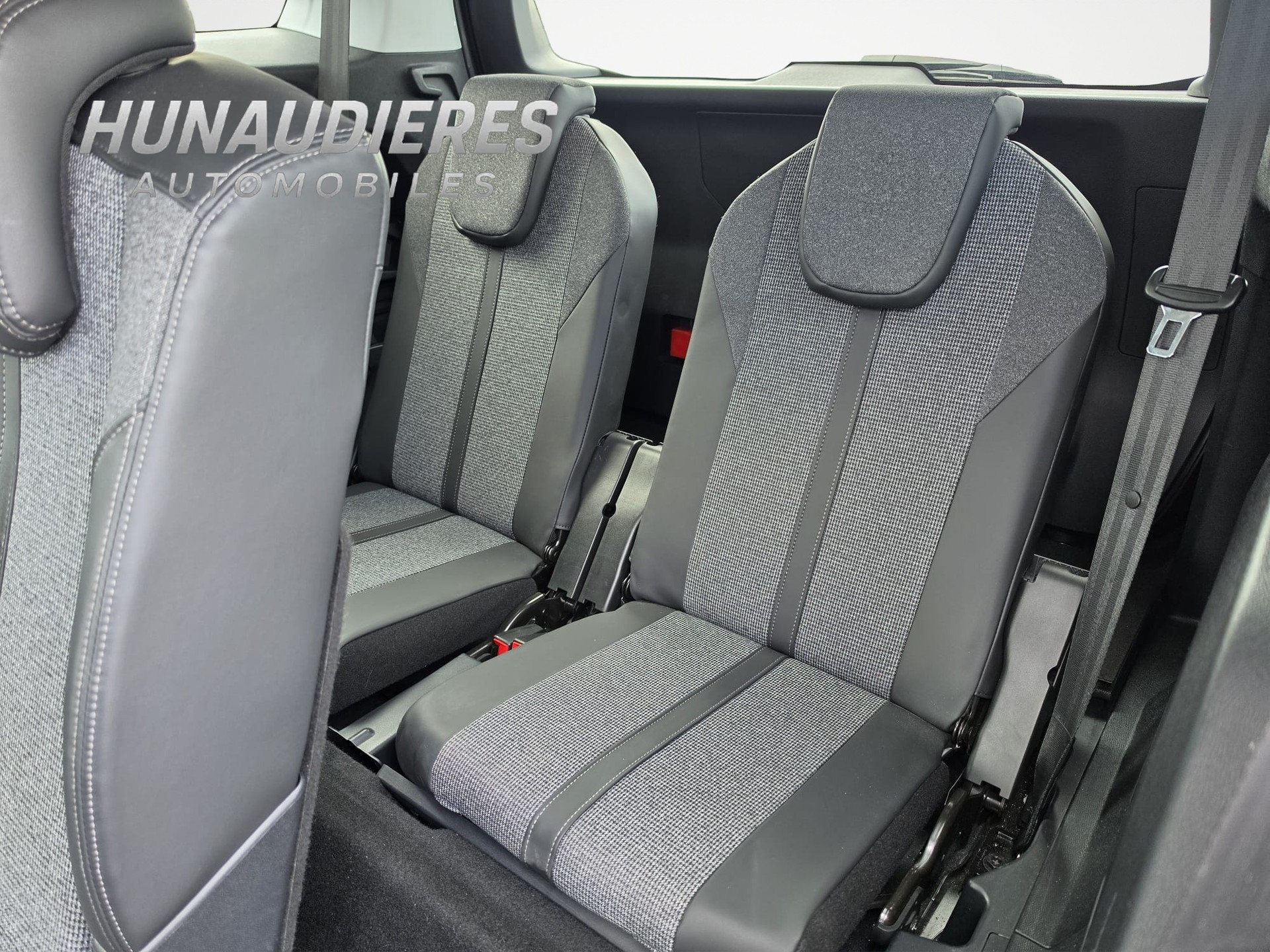 PEUGEOT 5008 1.6 BlueHDi Allure ETA-image-4