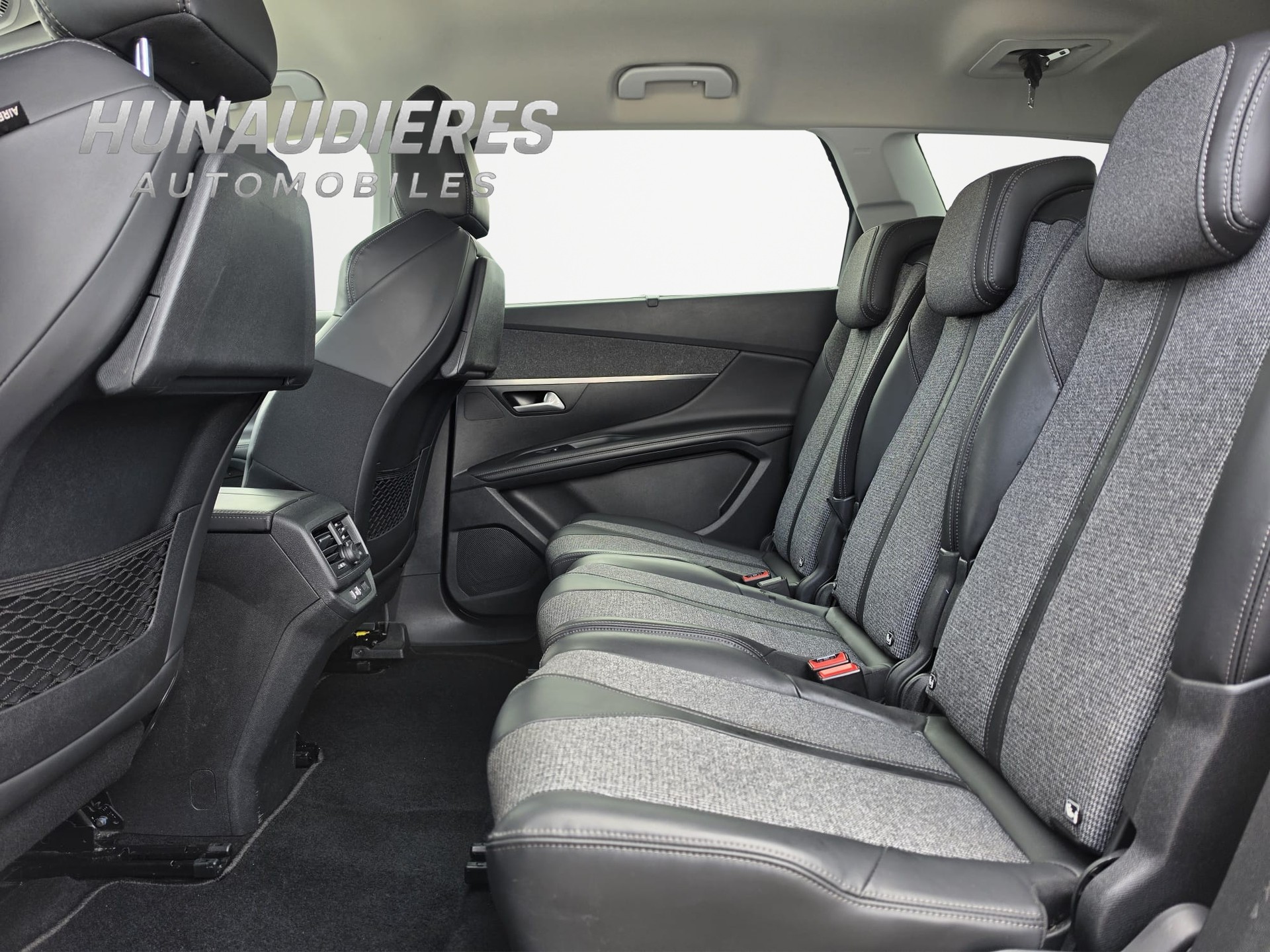 PEUGEOT 5008 1.6 BlueHDi Allure ETA-image-8