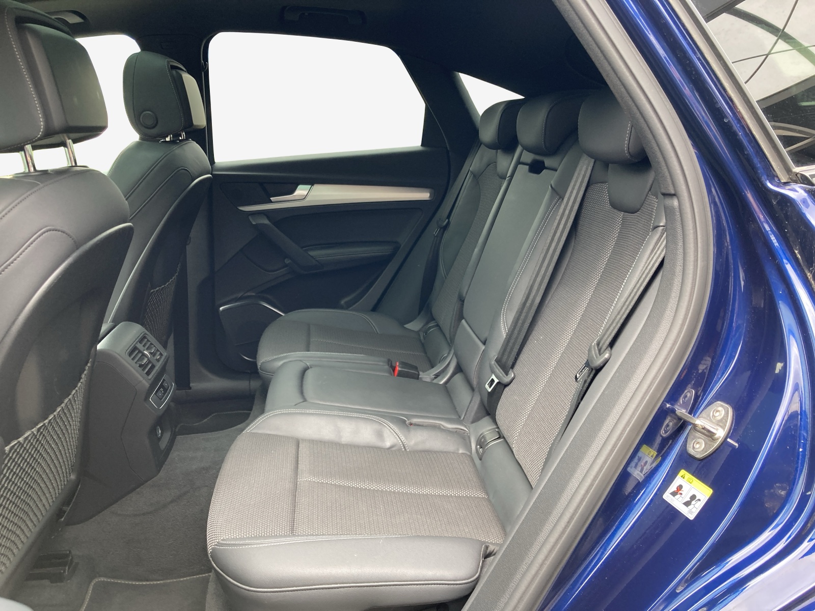 AUDI Q5 Sportback 40 TDI Blackedition quattro S-tronic-image-11