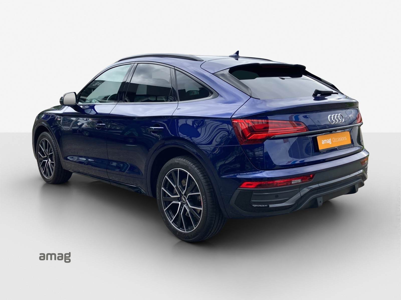 AUDI Q5 Sportback 40 TDI Blackedition quattro S-tronic-image-2