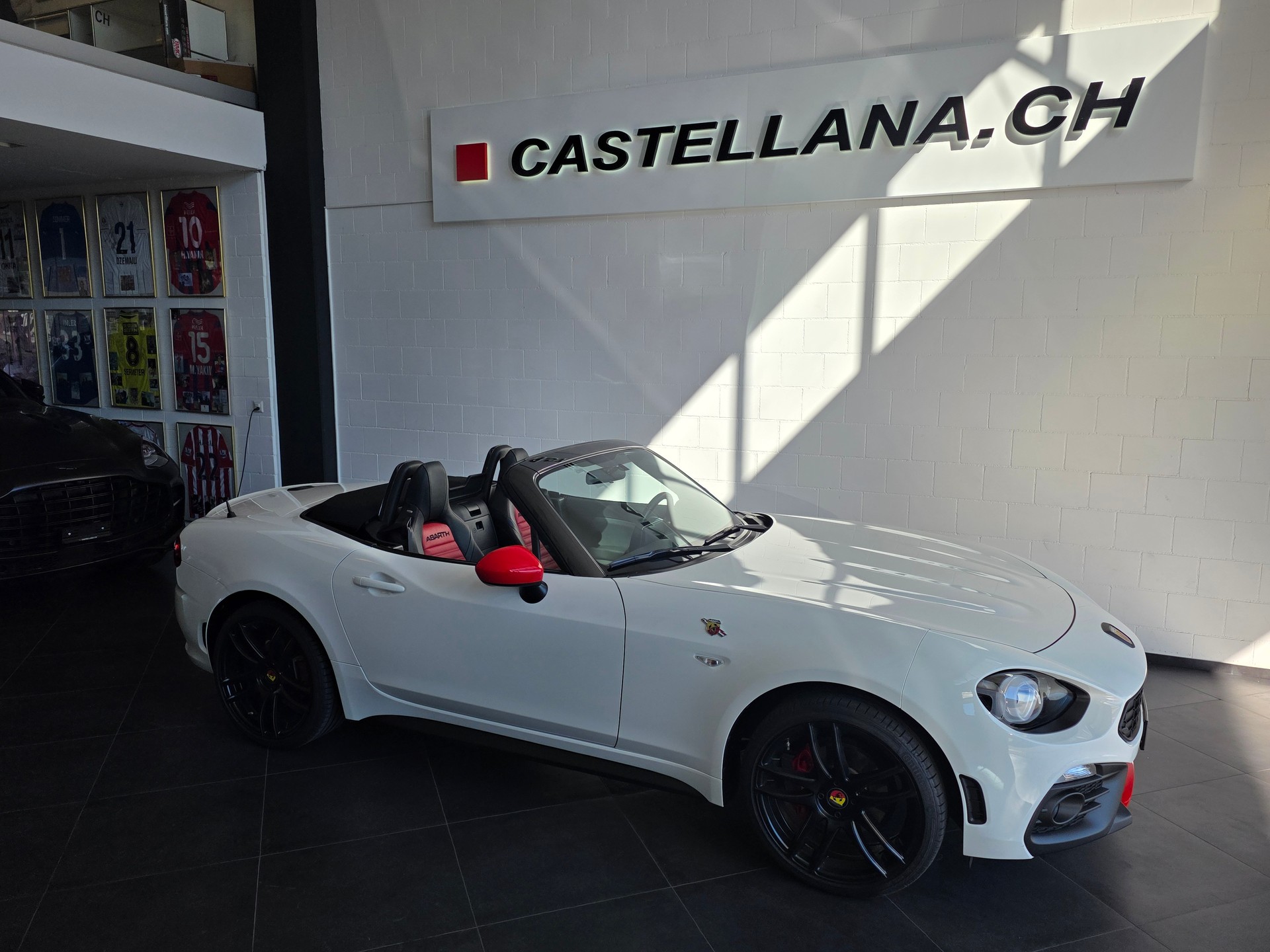 FIAT 124 Spider 1.4 TB Abarth-image-2