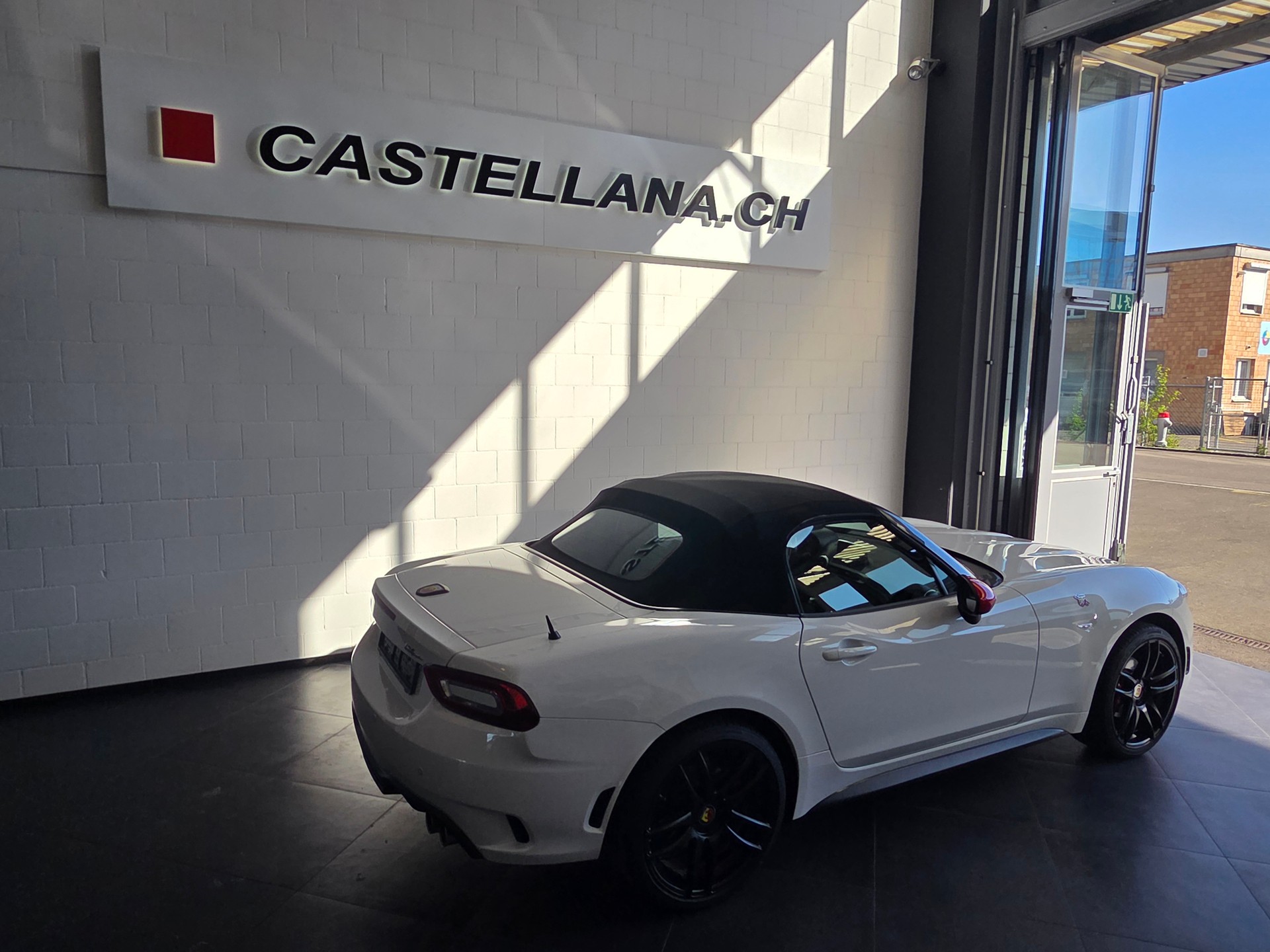 FIAT 124 Spider 1.4 TB Abarth-image-11