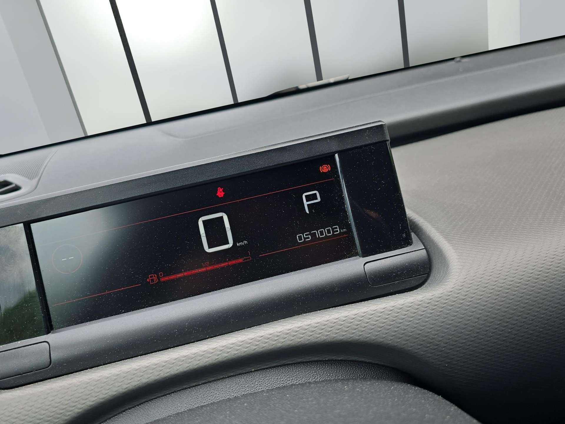 CITROEN C4 Cactus 1.2 PureTech Shine-image-19