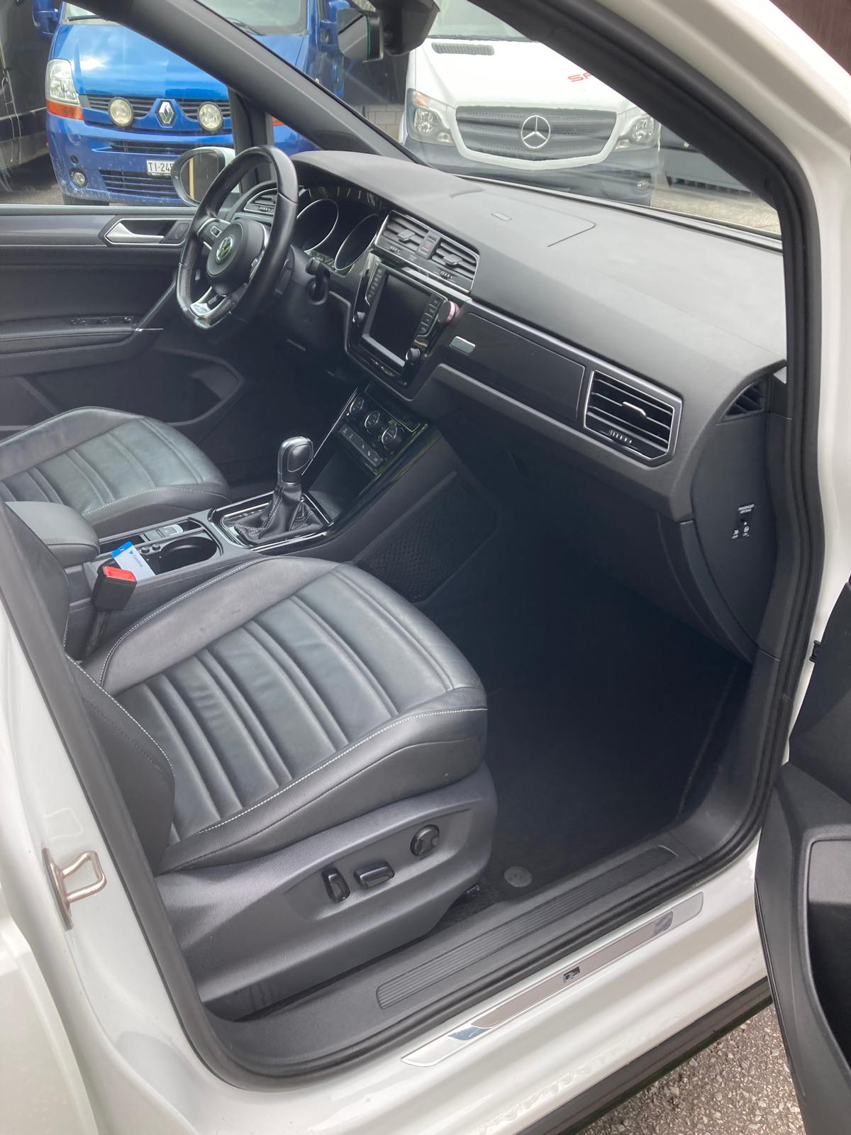 VW Touran 1.8 TSI BlueMotion Technology Highline DSG-image-9