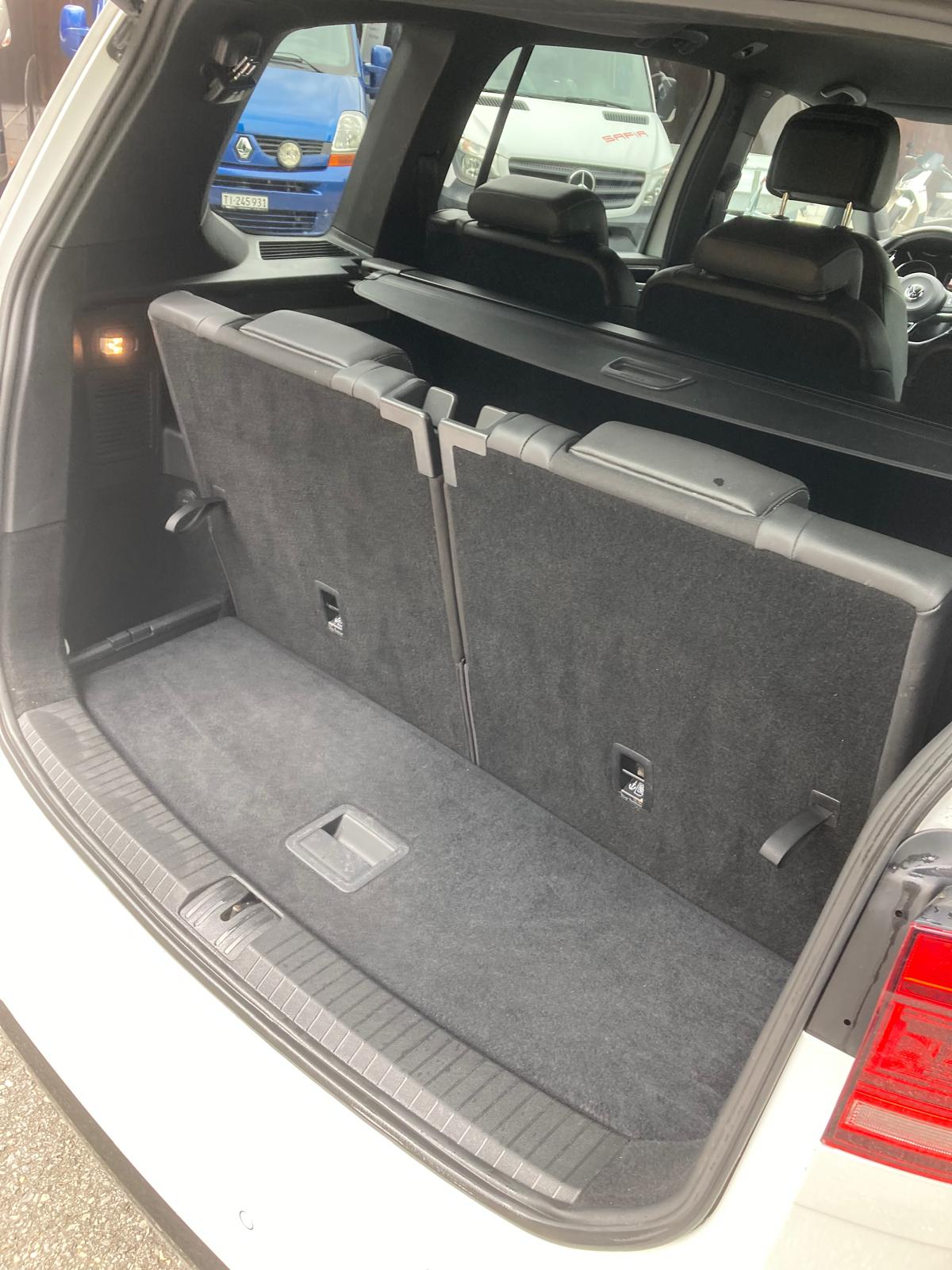 VW Touran 1.8 TSI BlueMotion Technology Highline DSG-image-12