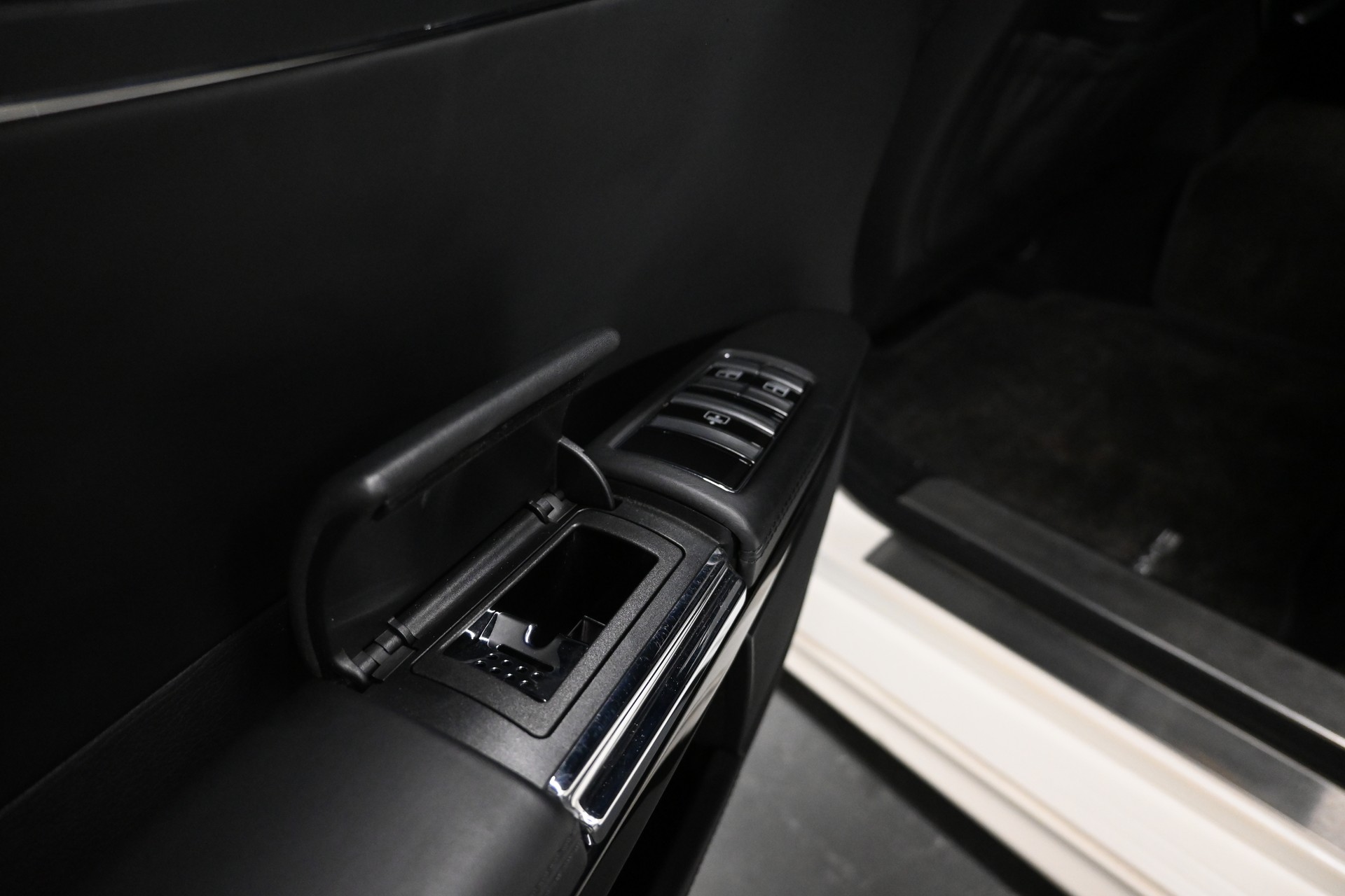 MERCEDES-BENZ S 65 AMG L Automatic-image-21