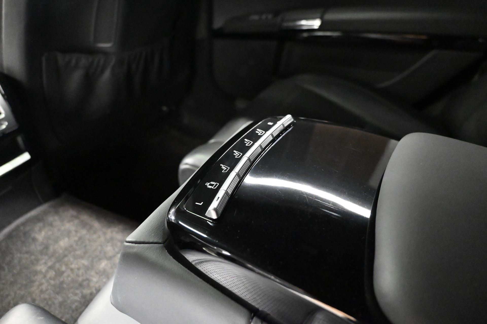 MERCEDES-BENZ S 65 AMG L Automatic-image-17