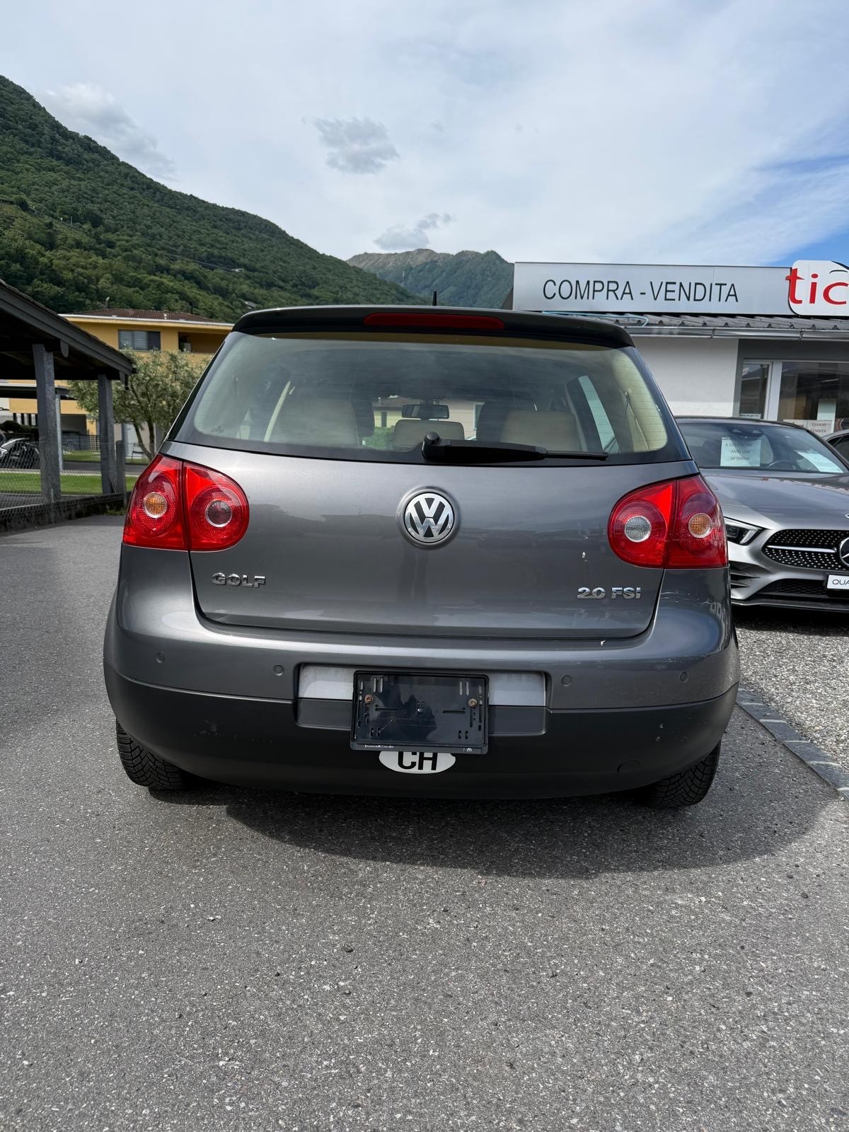 VW Golf 2.0 FSI Comfortline-image-7