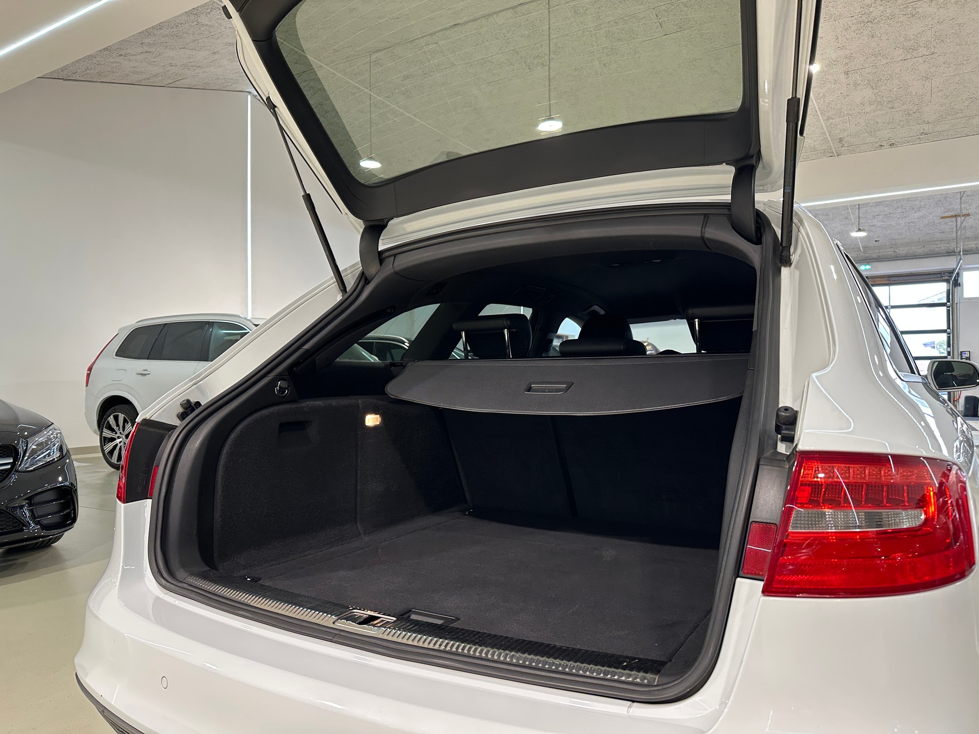 AUDI A4 Avant 2.0 TDI S-Line multitronic-image-8