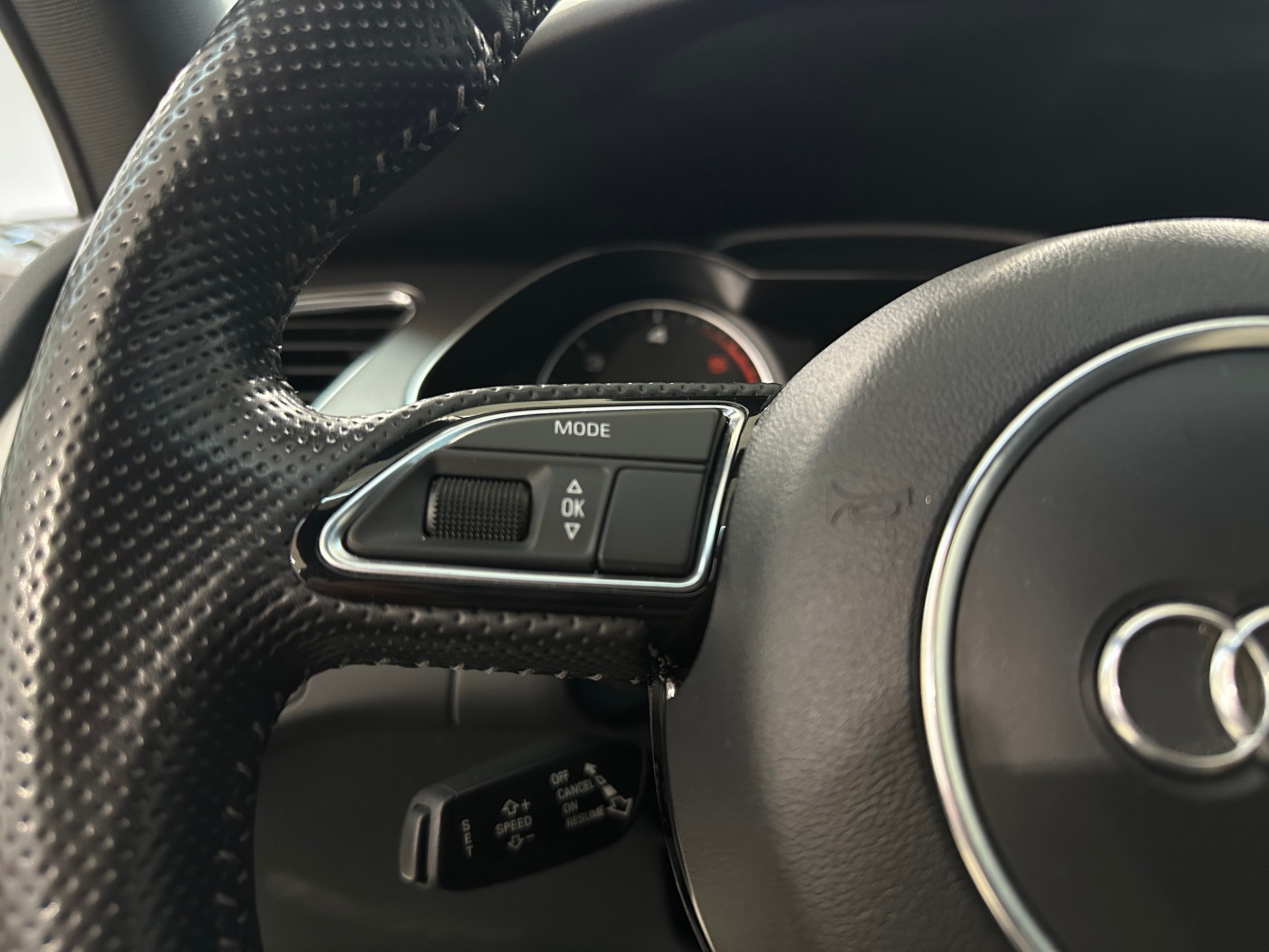 AUDI A4 Avant 2.0 TDI S-Line multitronic-image-23