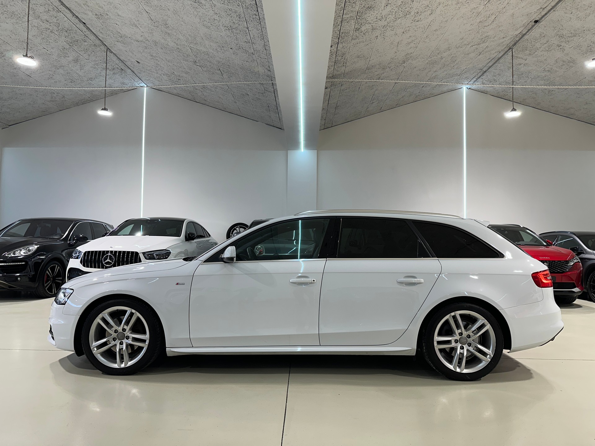 AUDI A4 Avant 2.0 TDI S-Line multitronic-image-5