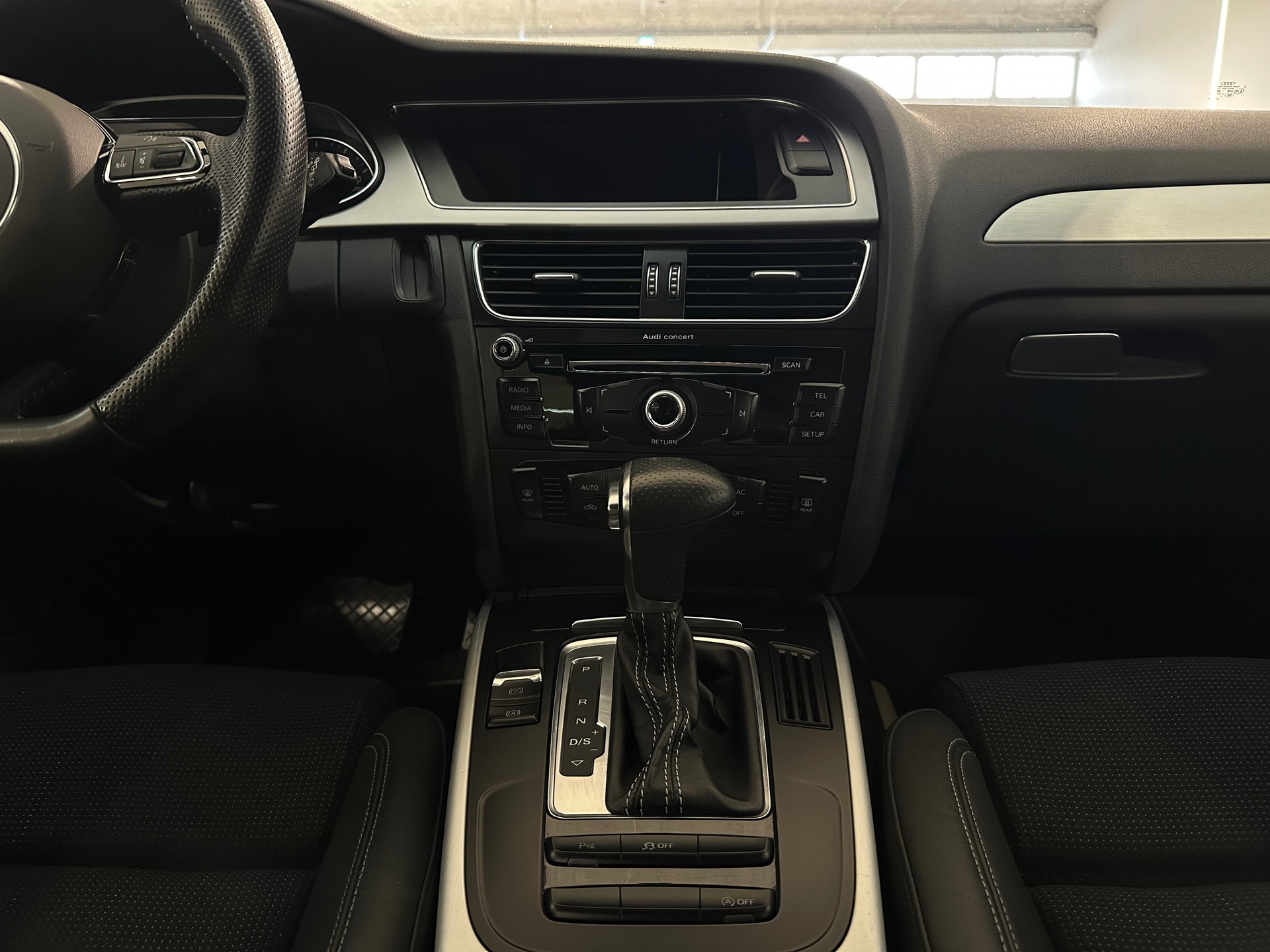 AUDI A4 Avant 2.0 TDI S-Line multitronic-image-17