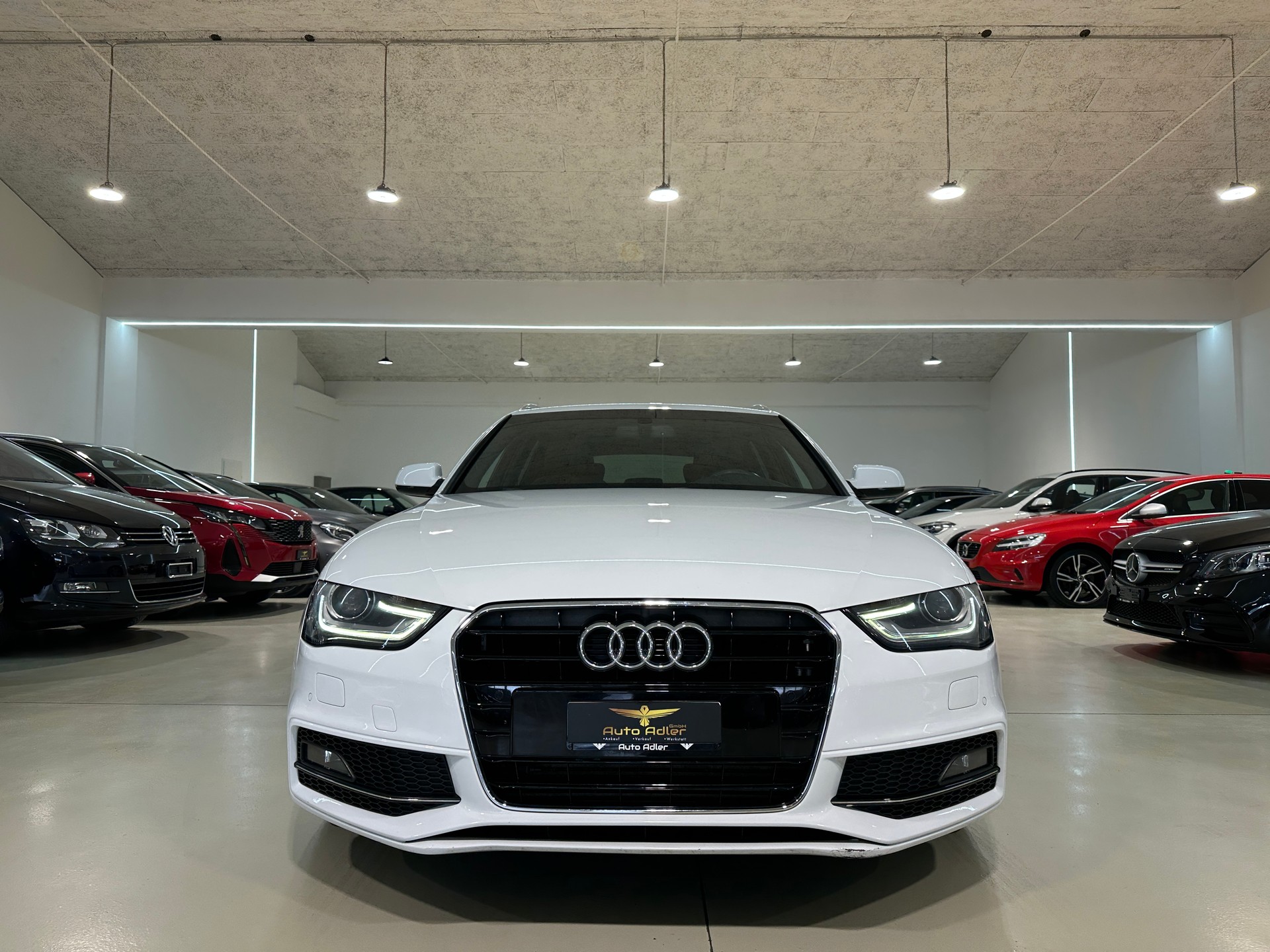 AUDI A4 Avant 2.0 TDI S-Line multitronic-image-0
