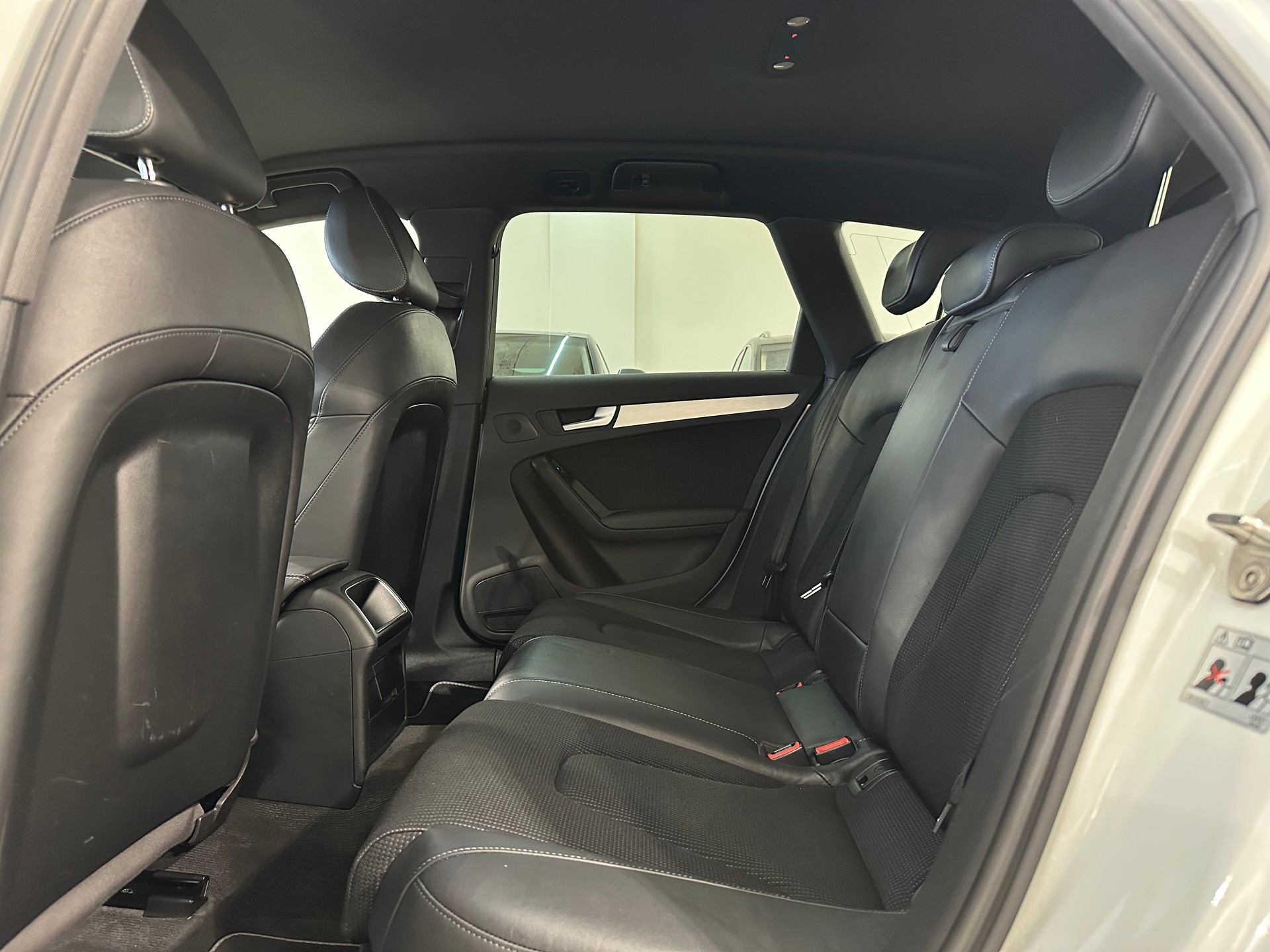 AUDI A4 Avant 2.0 TDI S-Line multitronic-image-13