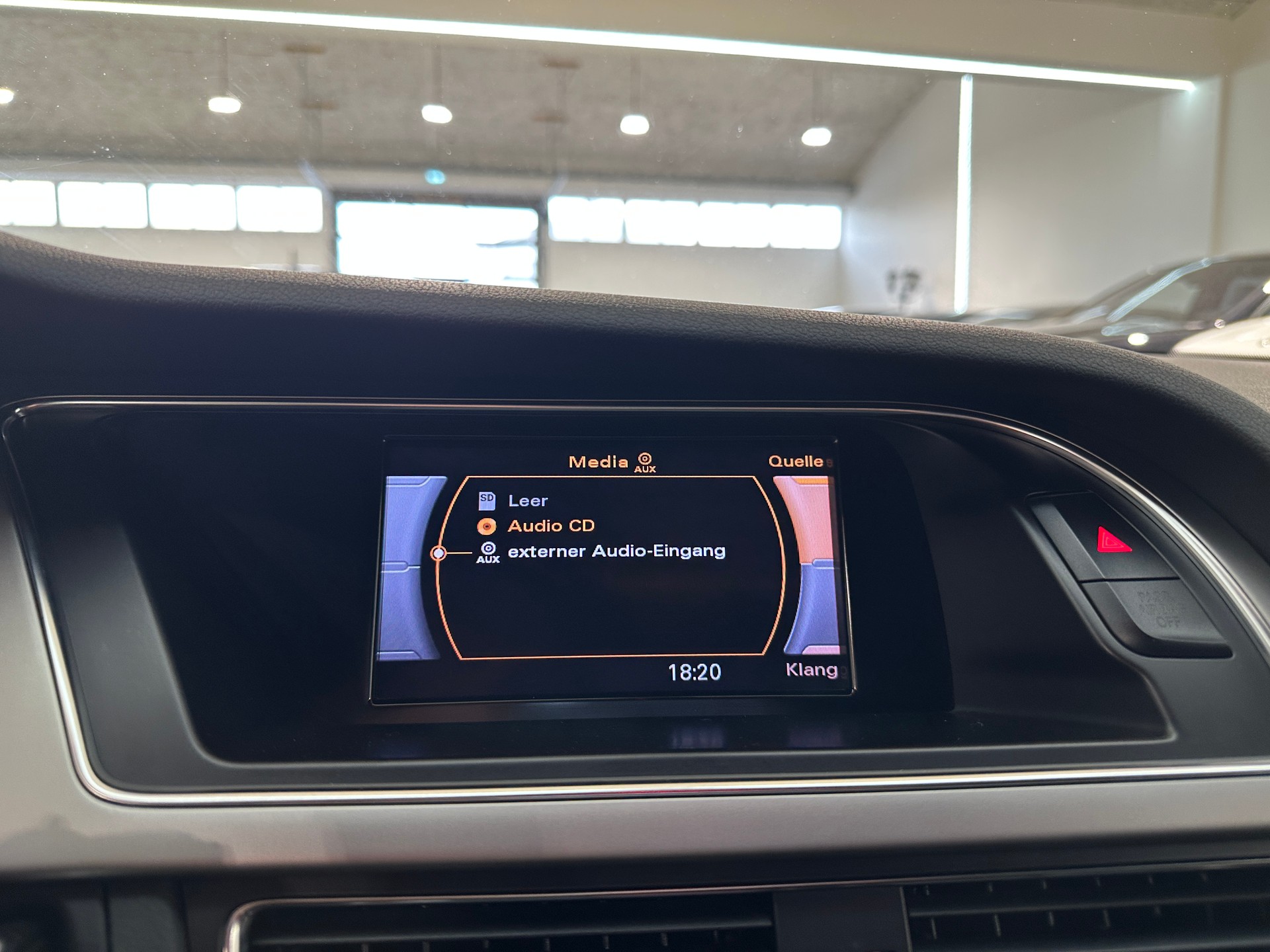 AUDI A4 Avant 2.0 TDI S-Line multitronic-image-16