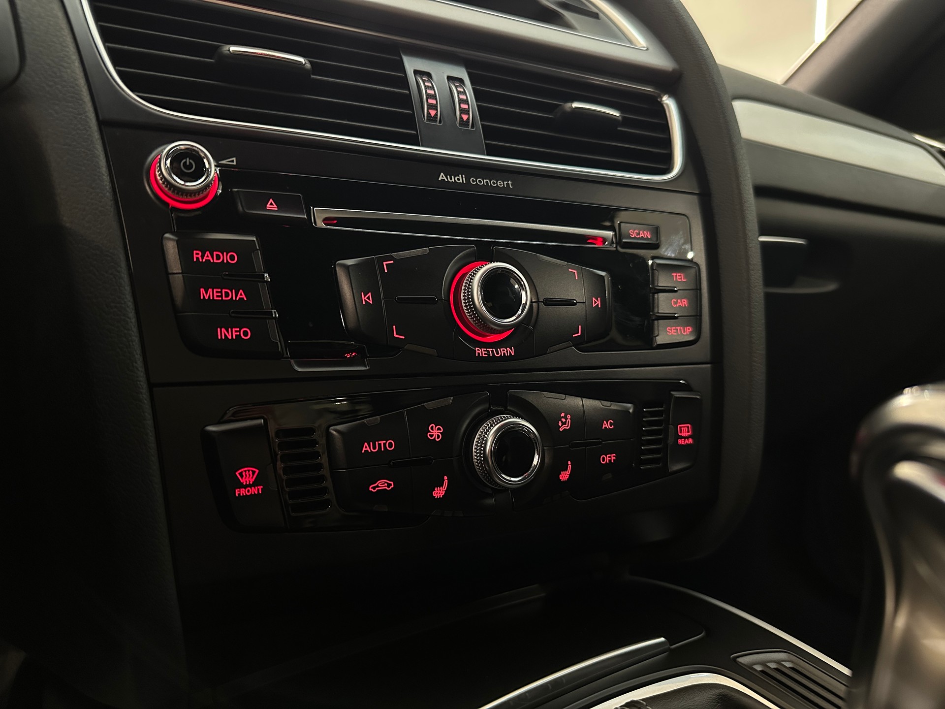 AUDI A4 Avant 2.0 TDI S-Line multitronic-image-18