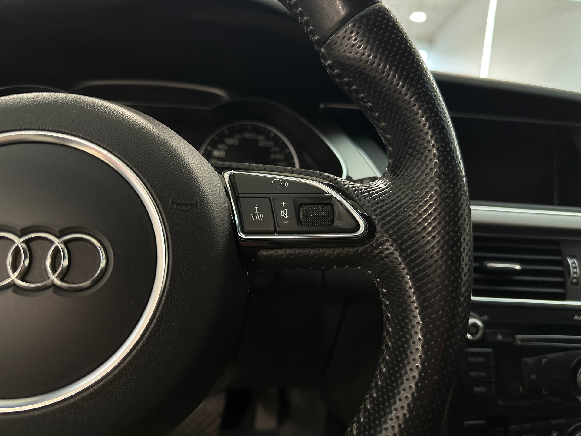 AUDI A4 Avant 2.0 TDI S-Line multitronic-image-21