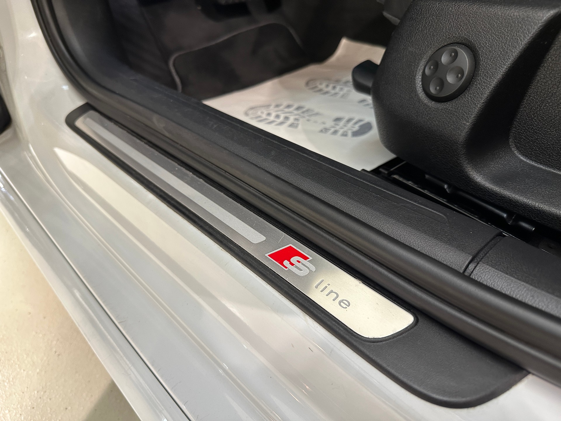AUDI A4 Avant 2.0 TDI S-Line multitronic-image-26