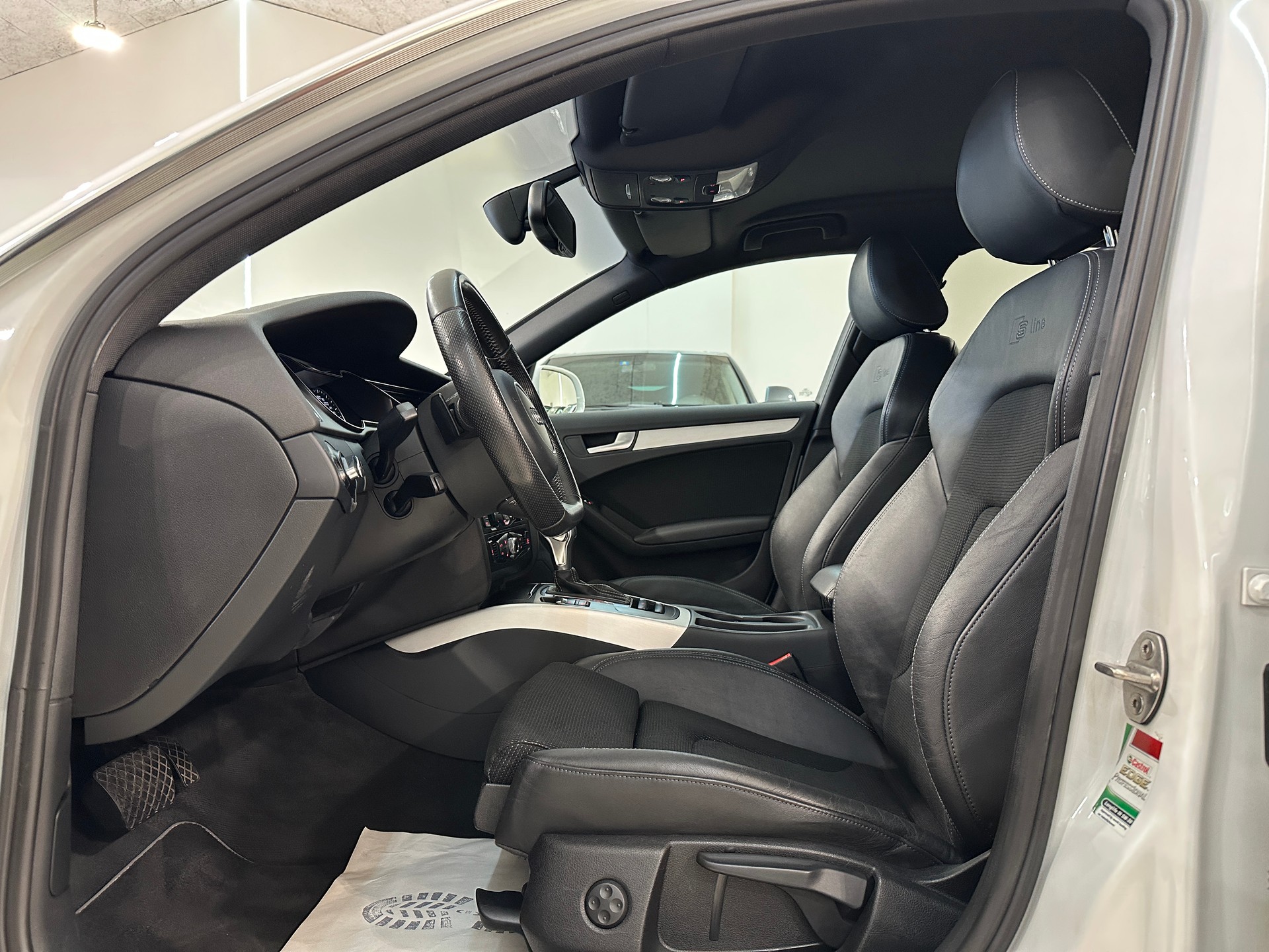 AUDI A4 Avant 2.0 TDI S-Line multitronic-image-11