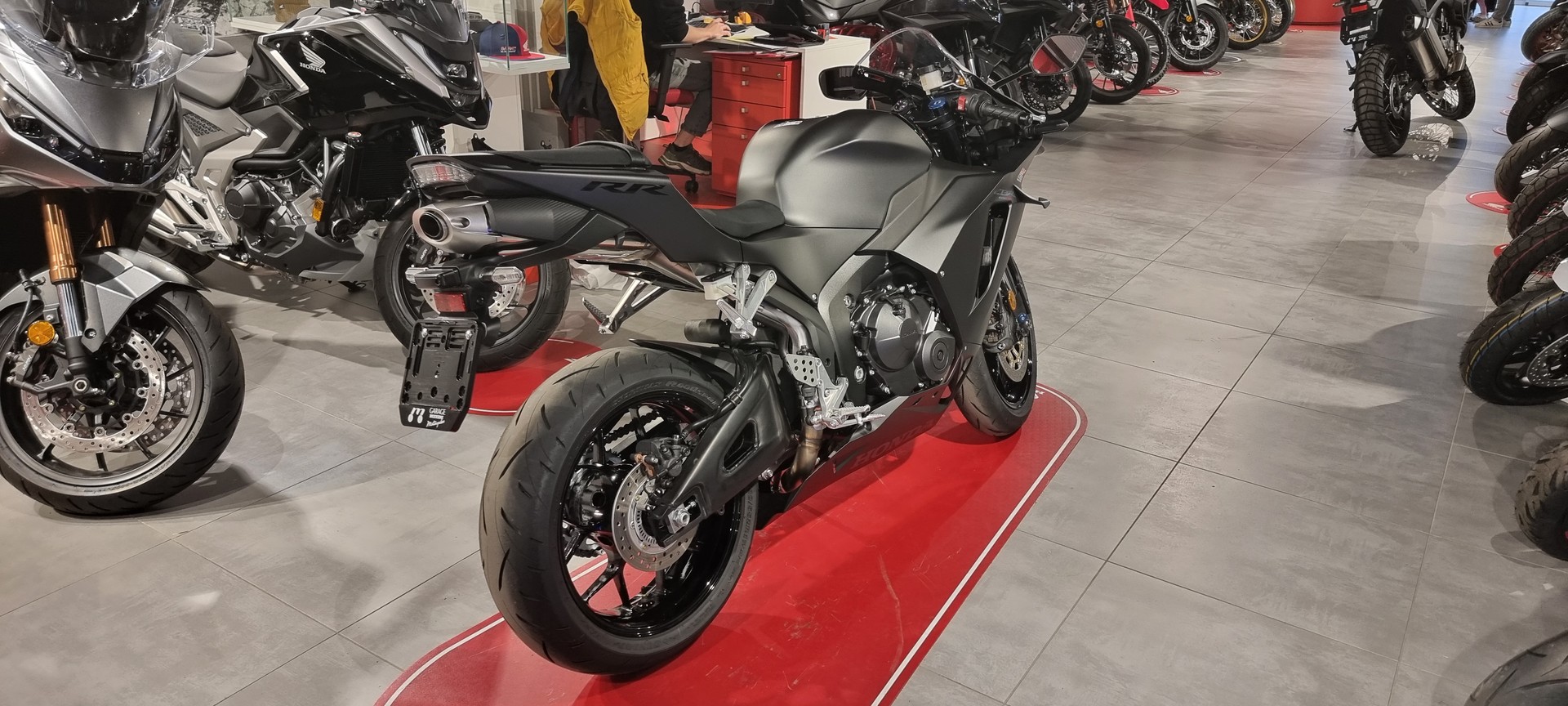 HONDA CBR 600 RR-showroom-element-2