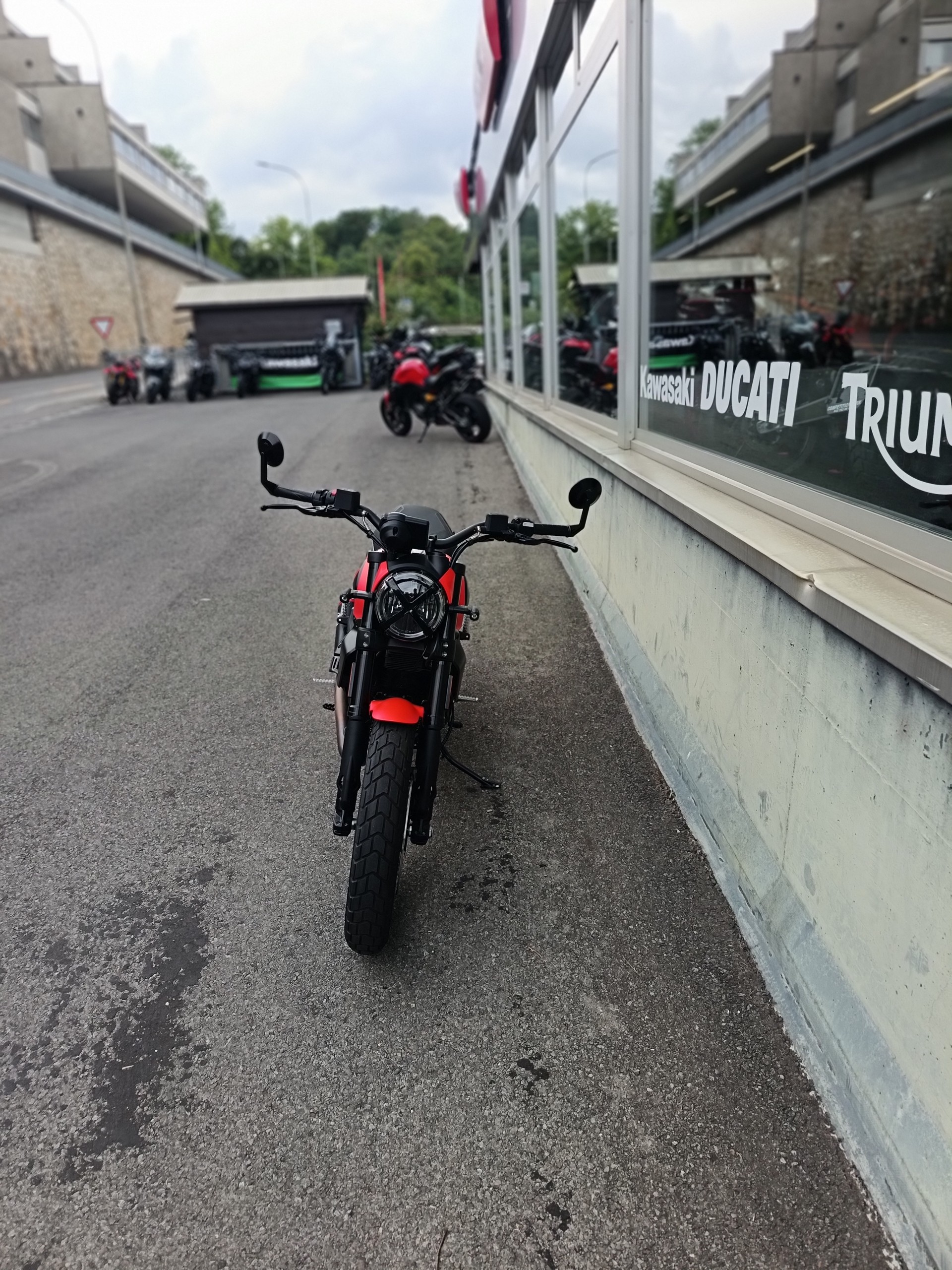 DUCATI Scrambler 803 Full Throttle-showroom-element-2