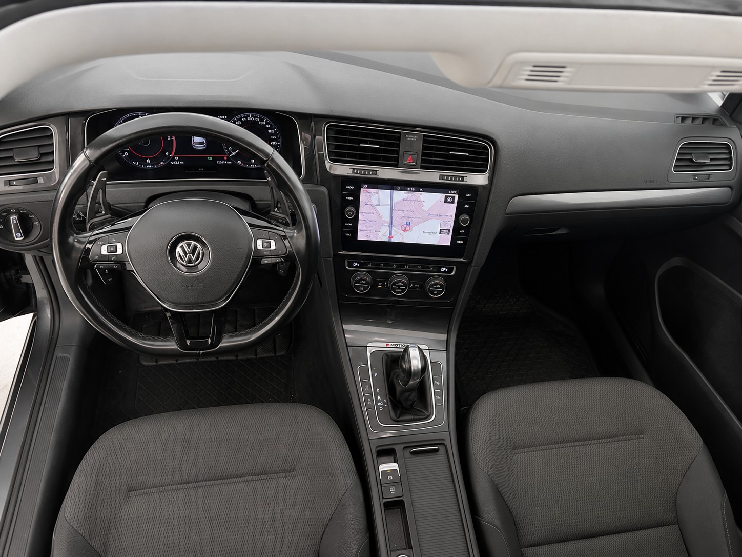 VW Golf 2.0 TDI Comfortline 4Motion R-Line-image-5